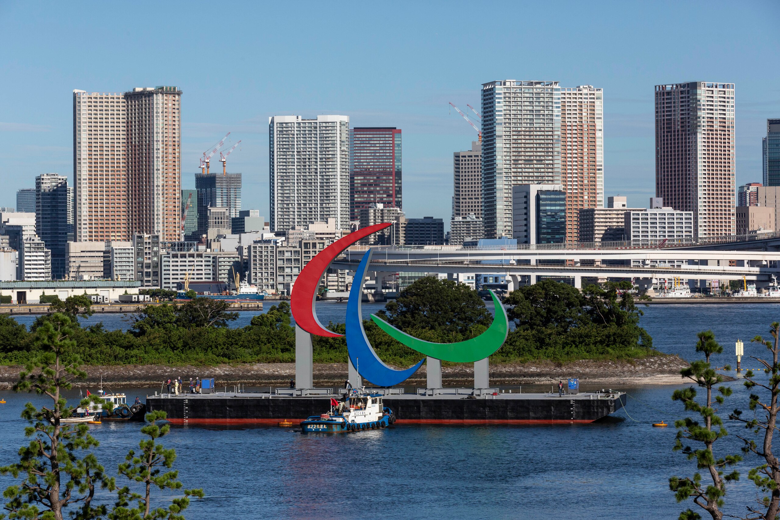 TOKYO, JAPAN - AUGUST 20: Tugboats move a Paralympic Symbol installed for the Tokyo 2020 Paralympic Games at Odaiba Marine Park on August 20, 2021 in Tokyo, Japan. The Tokyo Paralympics are due to get underway on August 24th and will run through until September 5th with many of the same coronavirus measures as the Olympic Games. (Photo by Yuichi Yamazaki/Getty Images)