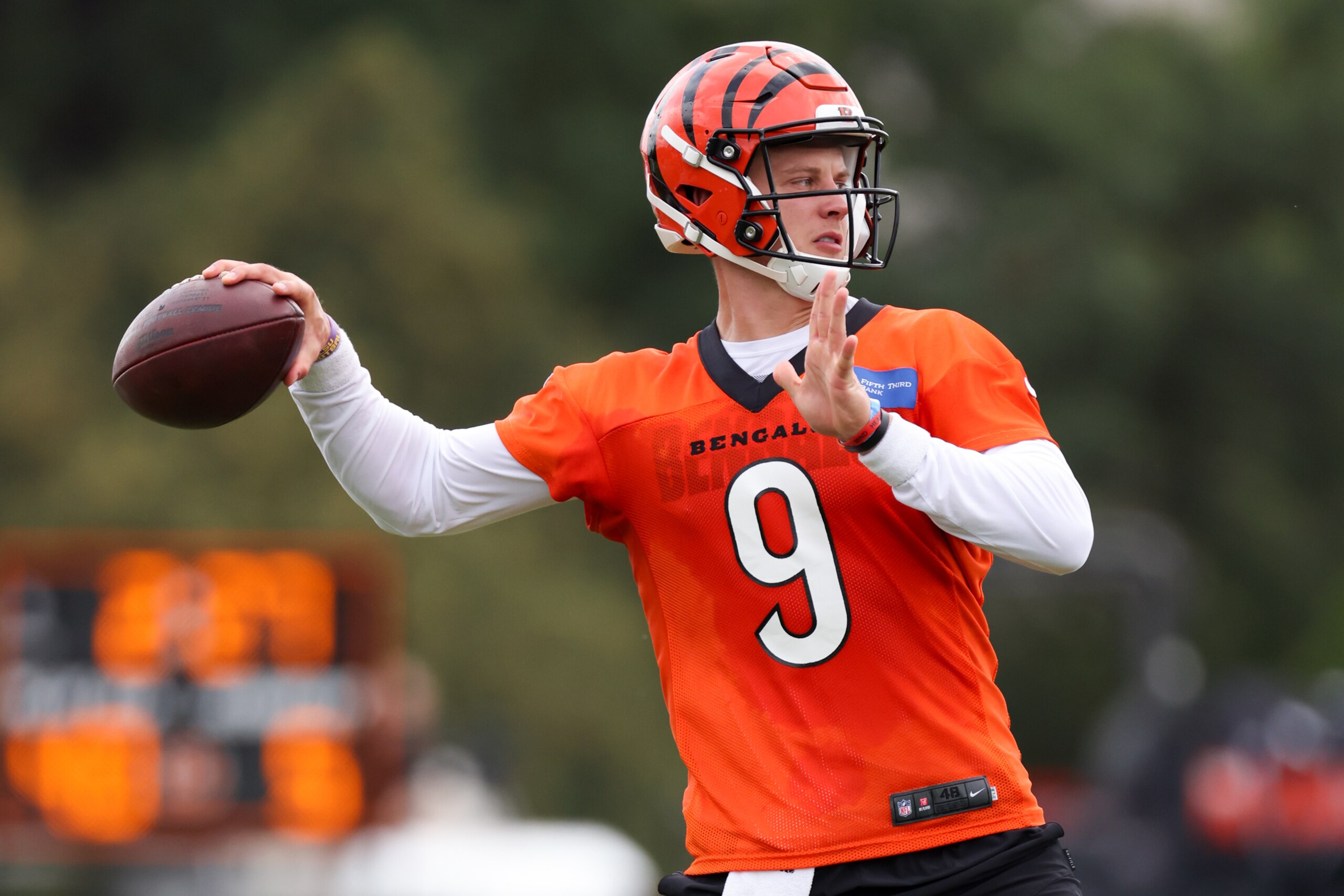 CINCINNATI, OH - AUGUST 16: Cincinnati Bengals quarterback Joe Burrow (9) passes the ball during the Cincinnati Bengals training camp on August 16, 2021 at the Cincinnati Bengals training facility in Cincinnati, OH. (Photo by Ian Johnson/Icon Sportswire via Getty Images)