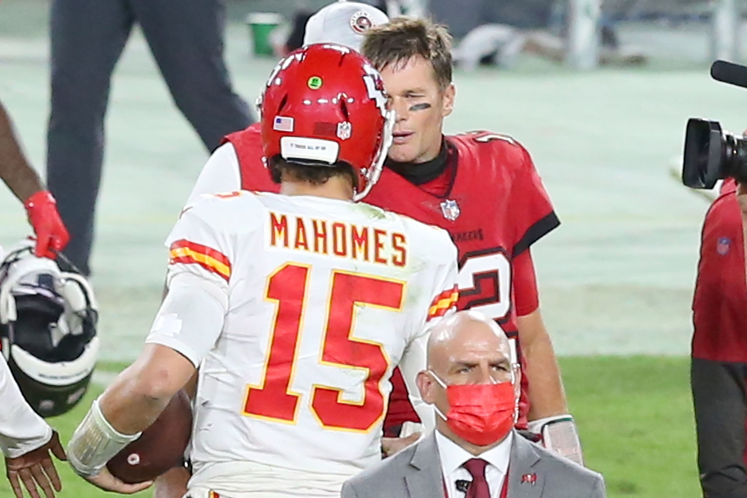 TAMPA, FL - NOVEMBER 29: Tom Brady (12) of the Buccaneers shakes hands with Patrick Mahomes (15) of the Chiefs after the regular season game between the Kansas City Chiefs and the Tampa Bay Buccaneers on November 29, 2020 at Raymond James Stadium in Tampa, Florida. (Photo by Cliff Welch/Icon Sportswire via Getty Images)