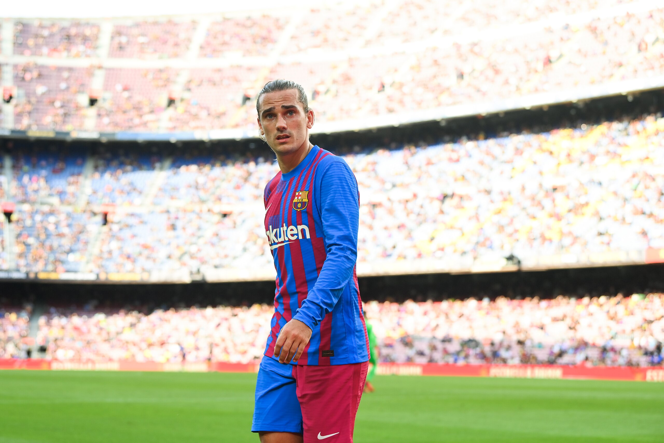 BARCELONA, SPAIN - AUGUST 29: Antoine Griezmann of FC Barcelona looks on during the La Liga Santader match between FC Barcelona and Getafe CF at Camp Nou on August 29, 2021 in Barcelona, Spain. (Photo by David Ramos/Getty Images)