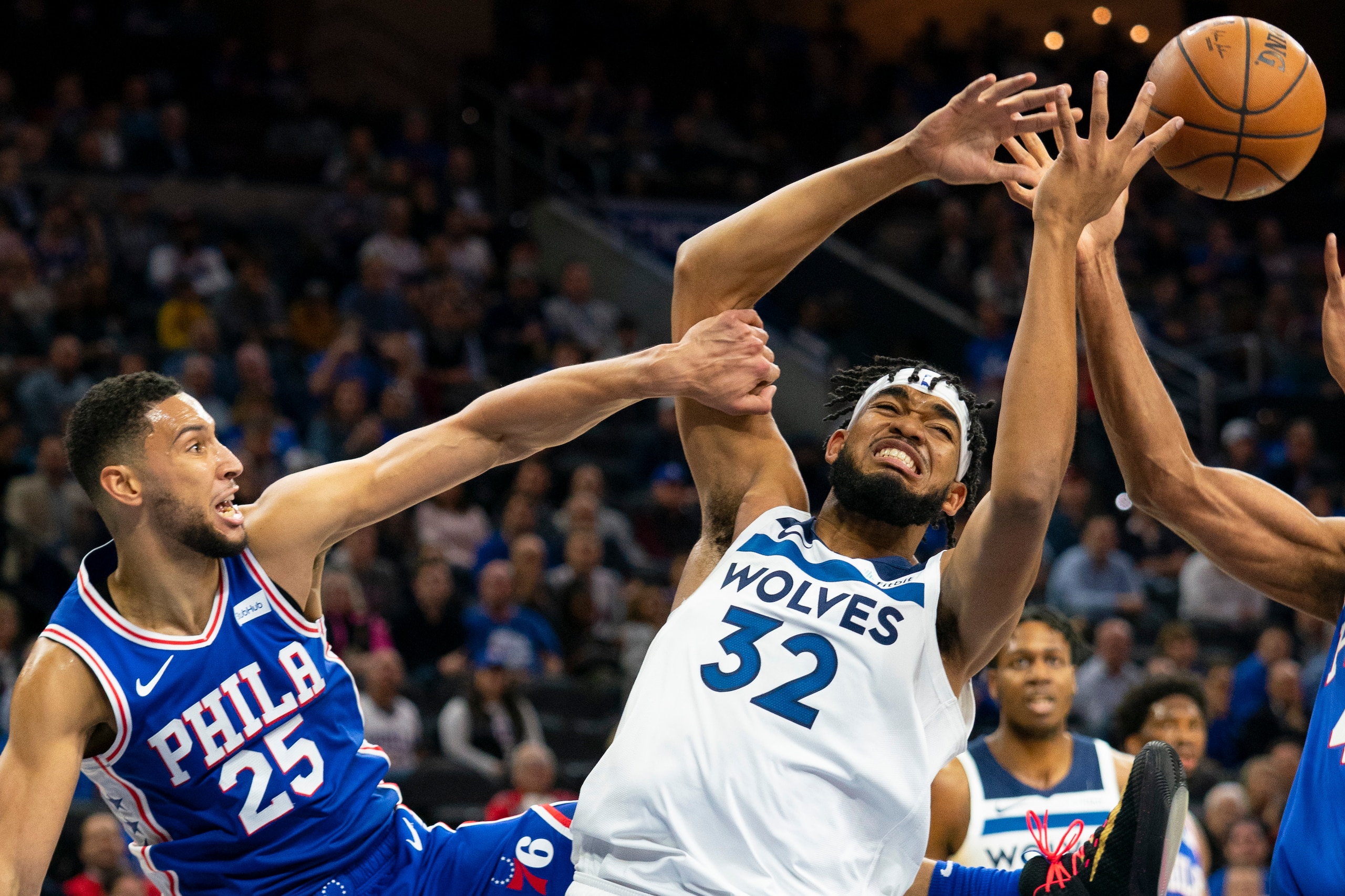 PHILADELPHIA, PA - OCTOBER 30: Ben Simmons #25 of the Philadelphia 76ers and Karl-Anthony Towns #32 of the Minnesota Timberwolves compete for the ball at the Wells Fargo Center on October 30, 2019 in Philadelphia, Pennsylvania. NOTE TO USER: User expressly acknowledges and agrees that, by downloading and or using this photograph, User is consenting to the terms and conditions of the Getty Images License Agreement. (Photo by Mitchell Leff/Getty Images)