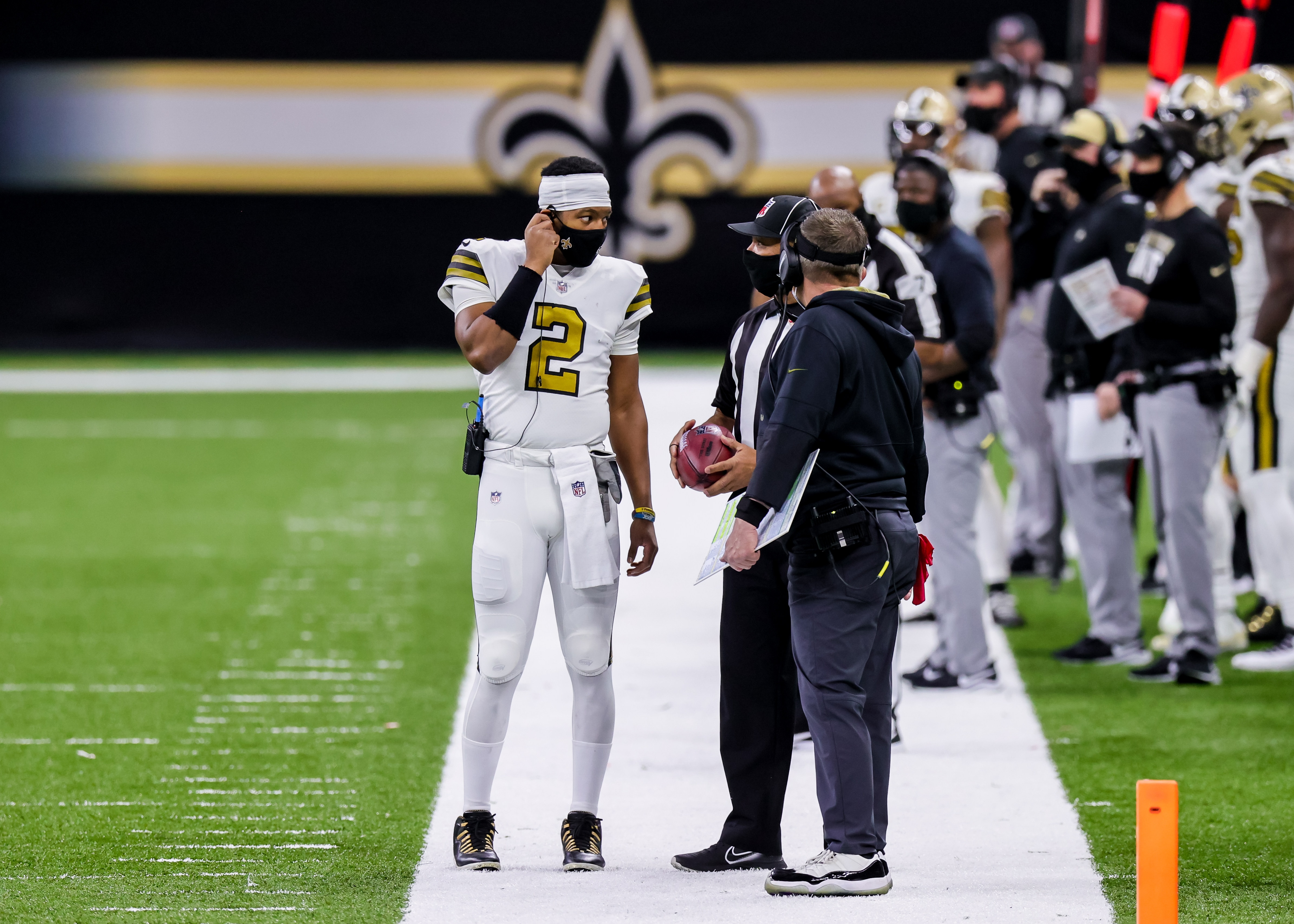 NEW ORLEANS, LA - DECEMBER 25:  New Orleans Saints head coach Sean Payton and. quarterback Jameis Winston (2) talk to the referee on a time out against Minnesota Vikings on December 25, 2020 at the Mercedes-Benz Superdome in New Orleans, LA. (Photo by Stephen Lew/Icon Sportswire via Getty Images)