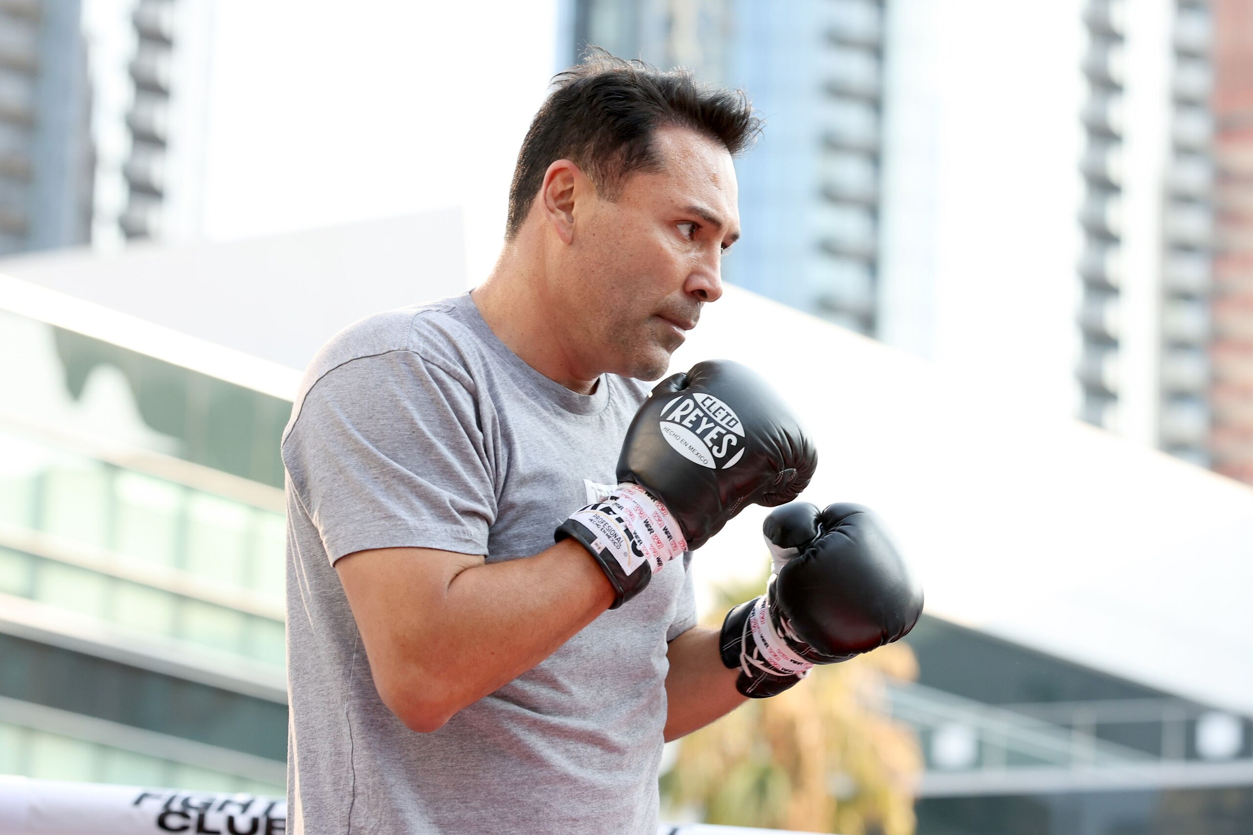LOS ANGELES, CALIFORNIA - AUGUST 24: Oscar De La Hoya attends an open to the public media workout hosted by boxing legend "The Golden Boy" Oscar De La Hoya at XBOX Plaza on August 24, 2021 in Los Angeles, California. (Photo by Amy Sussman/Getty Images)