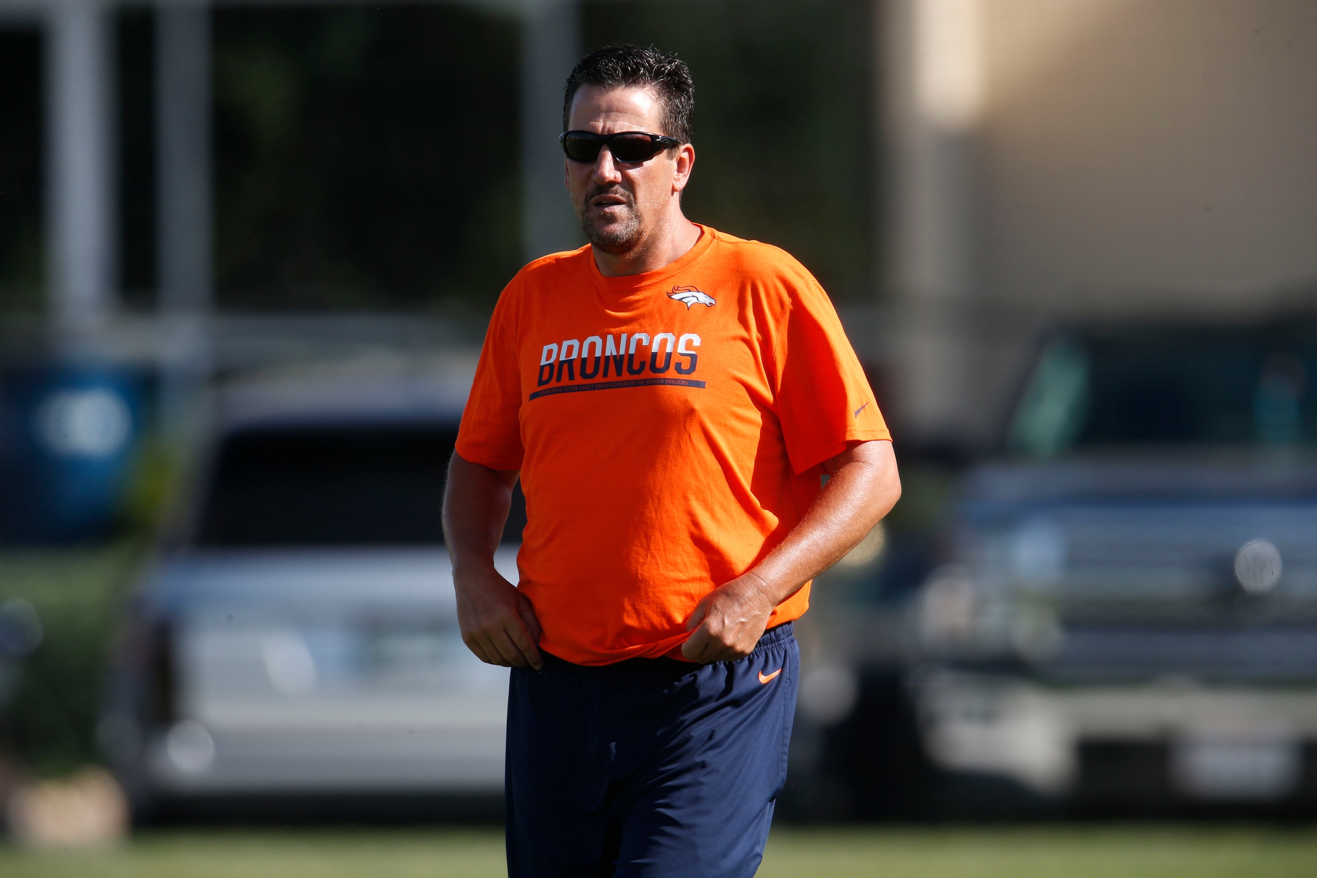 Denver Broncos quarterbacks coach Greg Knapp during drills at the team's NFL football training camp Monday, Aug. 1, 2016 in Englewood, Colo. (AP Photo/David Zalubowski)