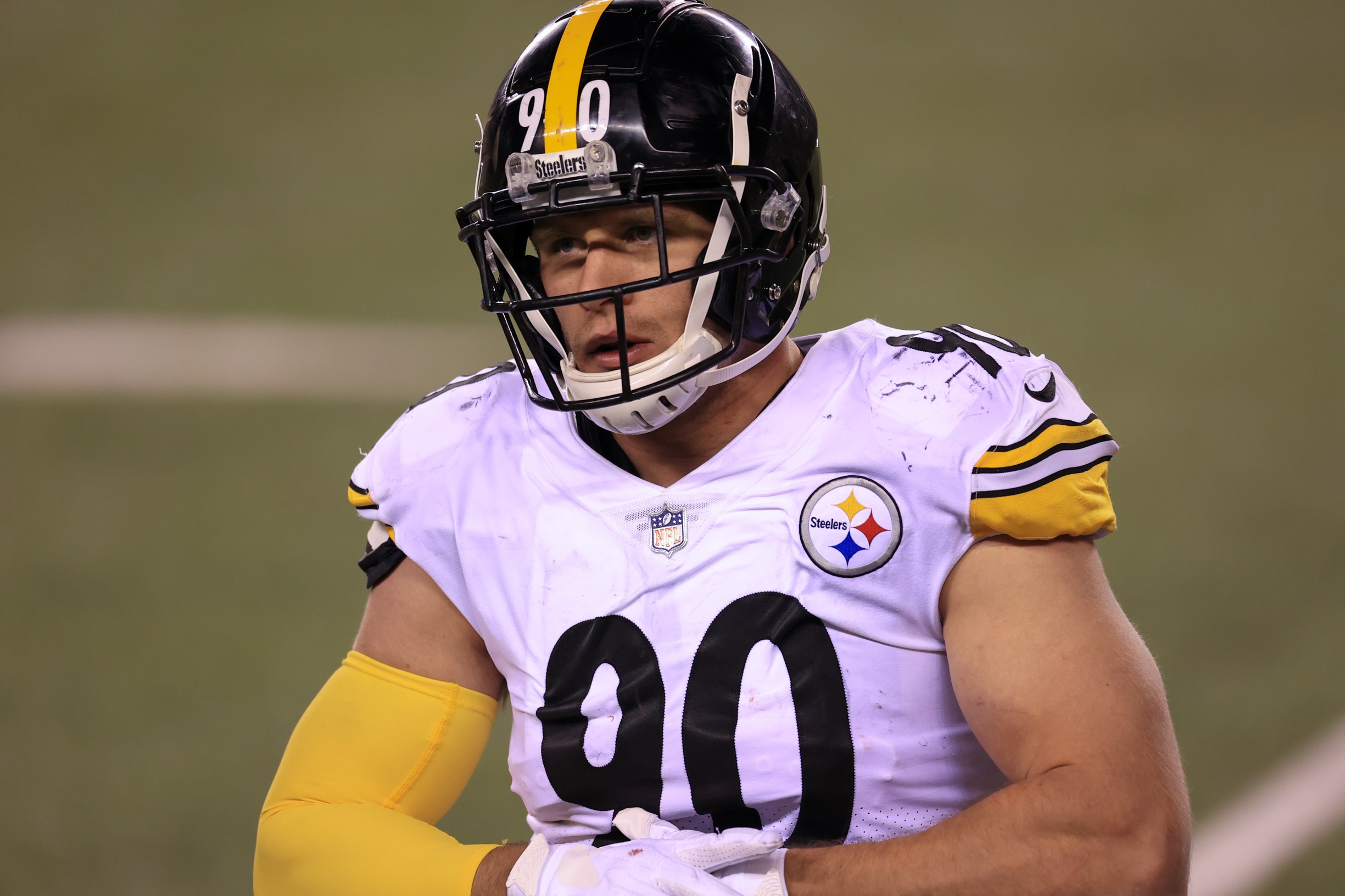 CINCINNATI, OH - DECEMBER 21: Pittsburgh Steelers outside linebacker T.J. Watt (90) during the game against the Pittsburgh Steelers and the Cincinnati Bengals on December 21, 2020, at Paul Brown Stadium in Cincinnati, OH. (Photo by Ian Johnson/Icon Sportswire via Getty Images)