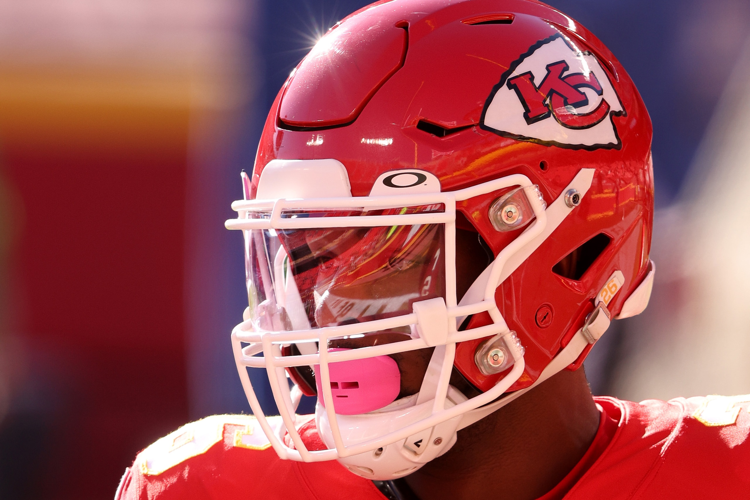 KANSAS CITY, MISSOURI - DECEMBER 27: Le'Veon Bell #26 of the Kansas City Chiefs looks on during warm ups before the game against the Atlanta Falcons at Arrowhead Stadium on December 27, 2020 in Kansas City, Missouri. (Photo by Jamie Squire/Getty Images) KANSAS CITY, MISSOURI - DECEMBER 27: Le'Veon Bell #26 of the Kansas City Chiefs looks on during warm ups before the game against the Atlanta Falcons at Arrowhead Stadium on December 27, 2020 in Kansas City, Missouri. (Photo by Jamie Squire/Getty Images)