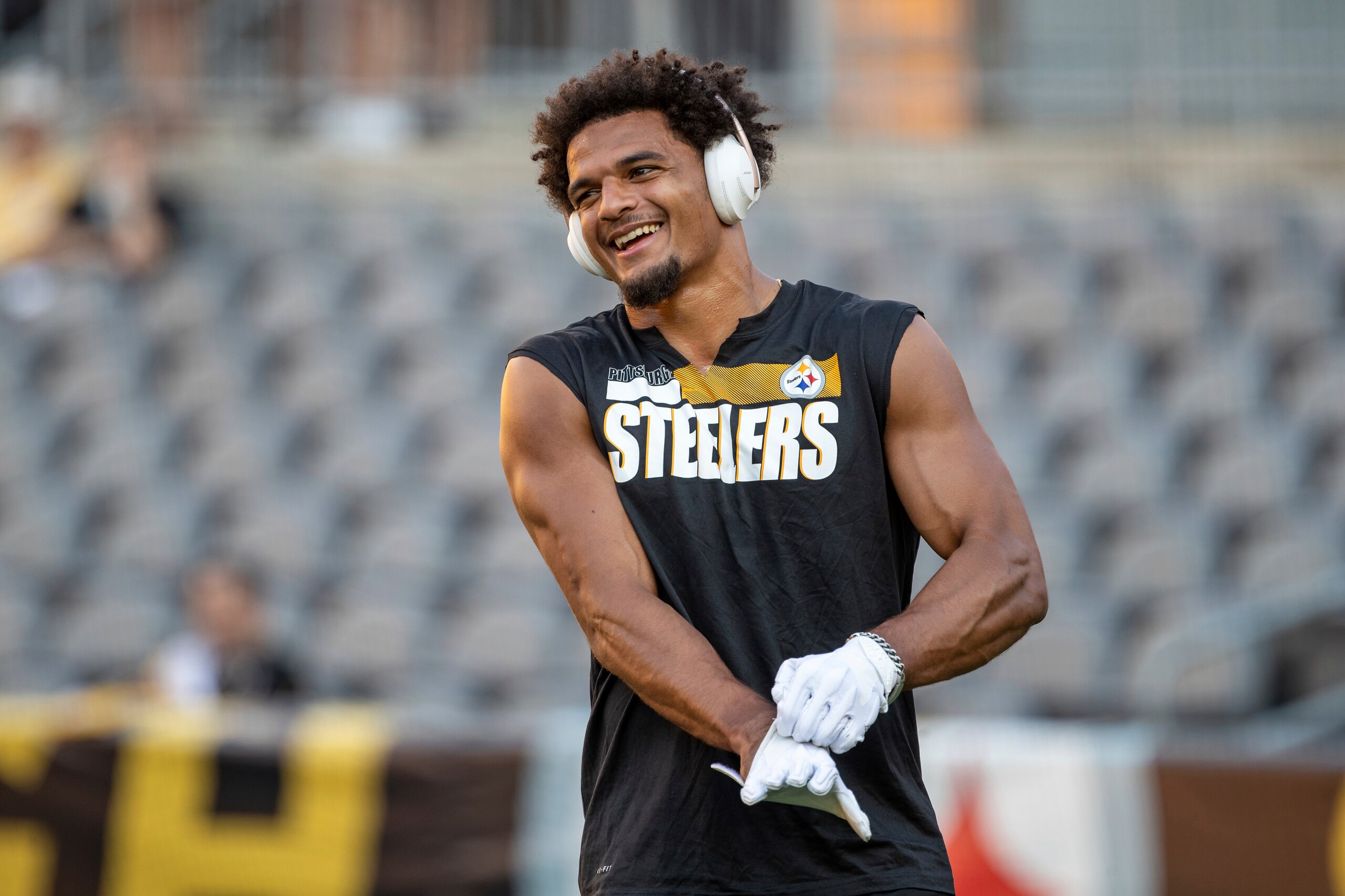 Pittsburgh Steelers free safety Minkah Fitzpatrick (39) warms up before an NFL football game, Saturday, Aug. 21, 2021 in Pittsburgh, PA (AP Photo/Matt Durisko)