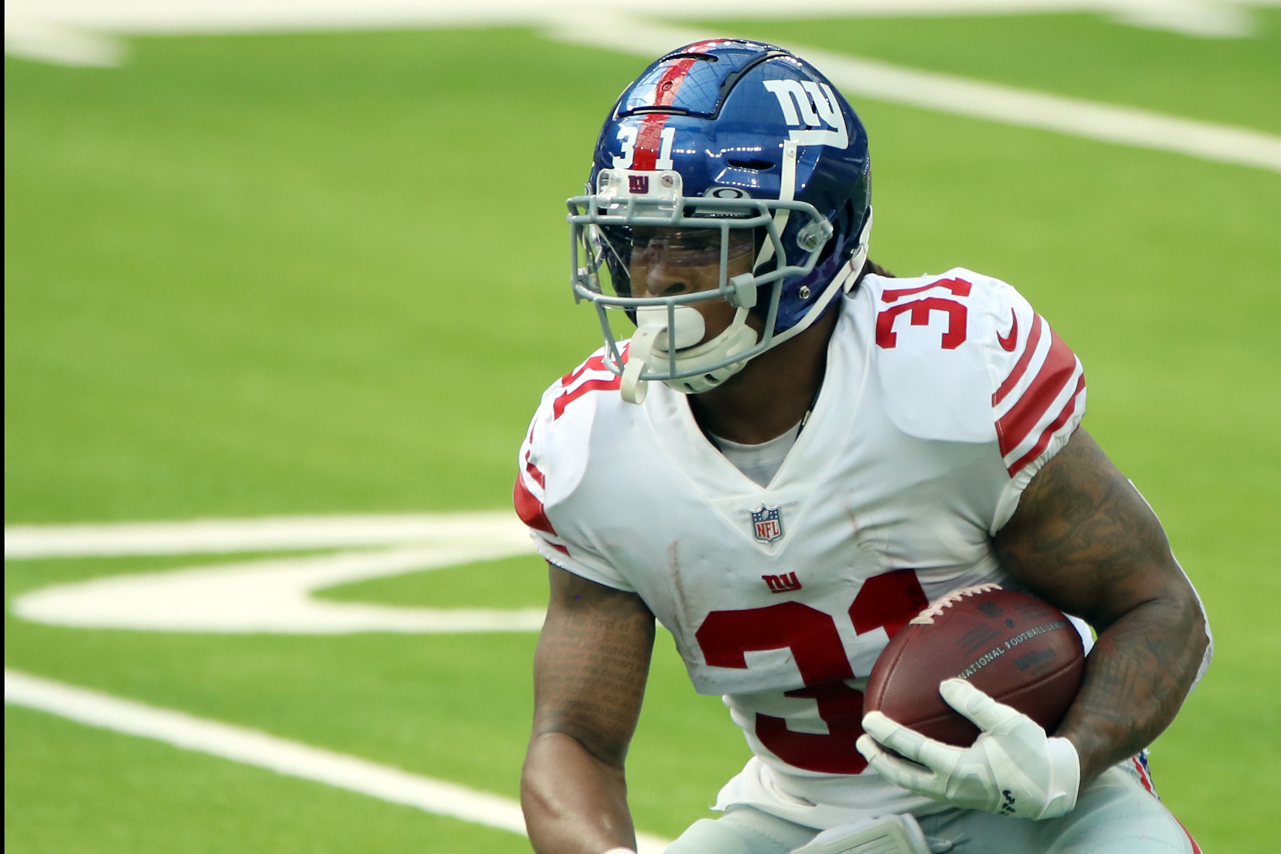 INGLEWOOD, CALIFORNIA - OCTOBER 04: Devonta Freeman #31 of the New York Giants runs the ball during the first half against the Los Angeles Rams at SoFi Stadium on October 04, 2020 in Inglewood, California. (Photo by Katelyn Mulcahy/Getty Images)