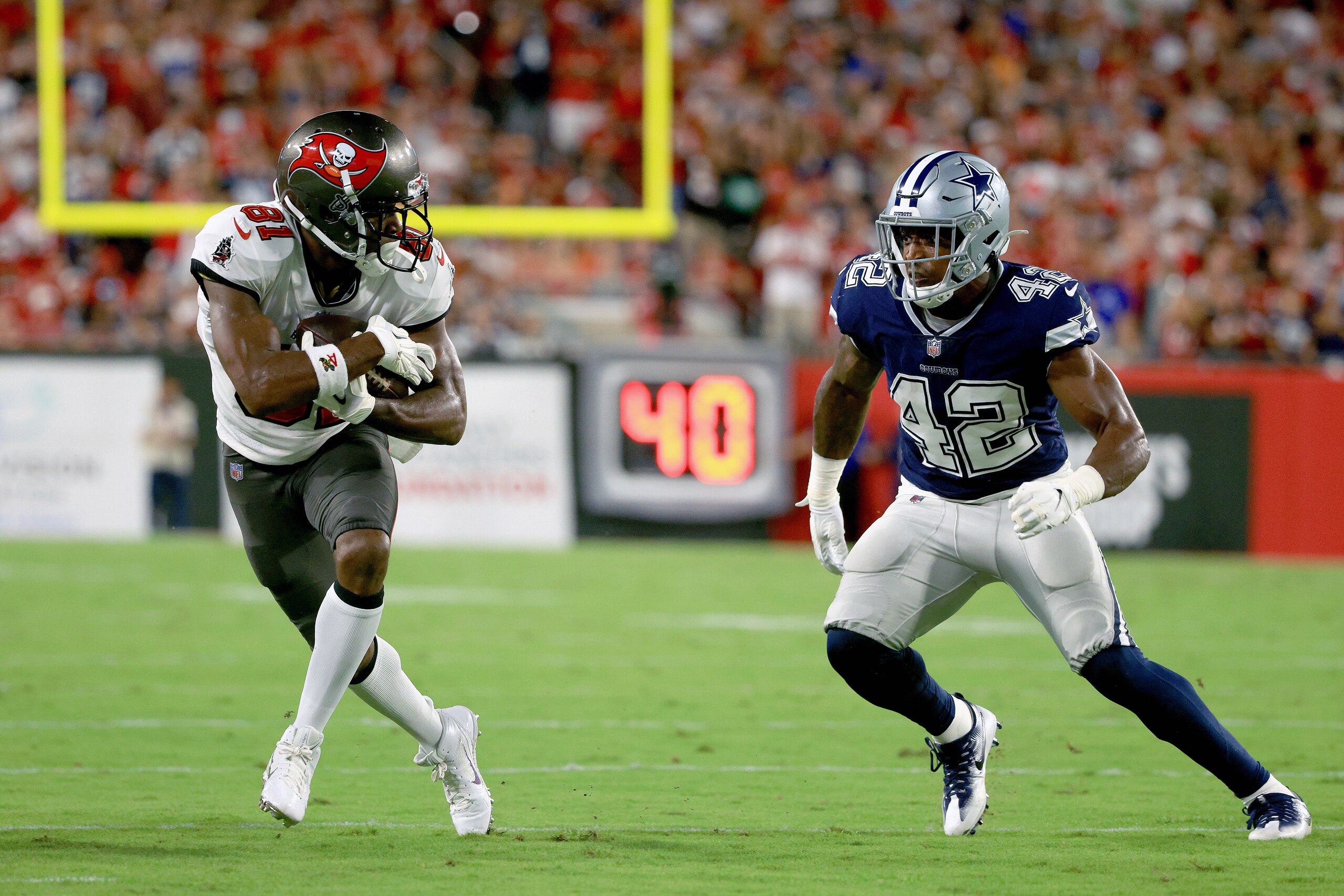 TAMPA, FLORIDA - SEPTEMBER 09: Antonio Brown #81 of the Tampa Bay Buccaneers receives a pass while eluding Keanu Neal #42 of the Dallas Cowboys during the first quarter at Raymond James Stadium on September 09, 2021 in Tampa, Florida. (Photo by Mike Ehrmann/Getty Images) TAMPA, FLORIDA - SEPTEMBER 09: Antonio Brown #81 of the Tampa Bay Buccaneers receives a pass while eluding Keanu Neal #42 of the Dallas Cowboys during the first quarter at Raymond James Stadium on September 09, 2021 in Tampa, Florida. (Photo by Mike Ehrmann/Getty Images)