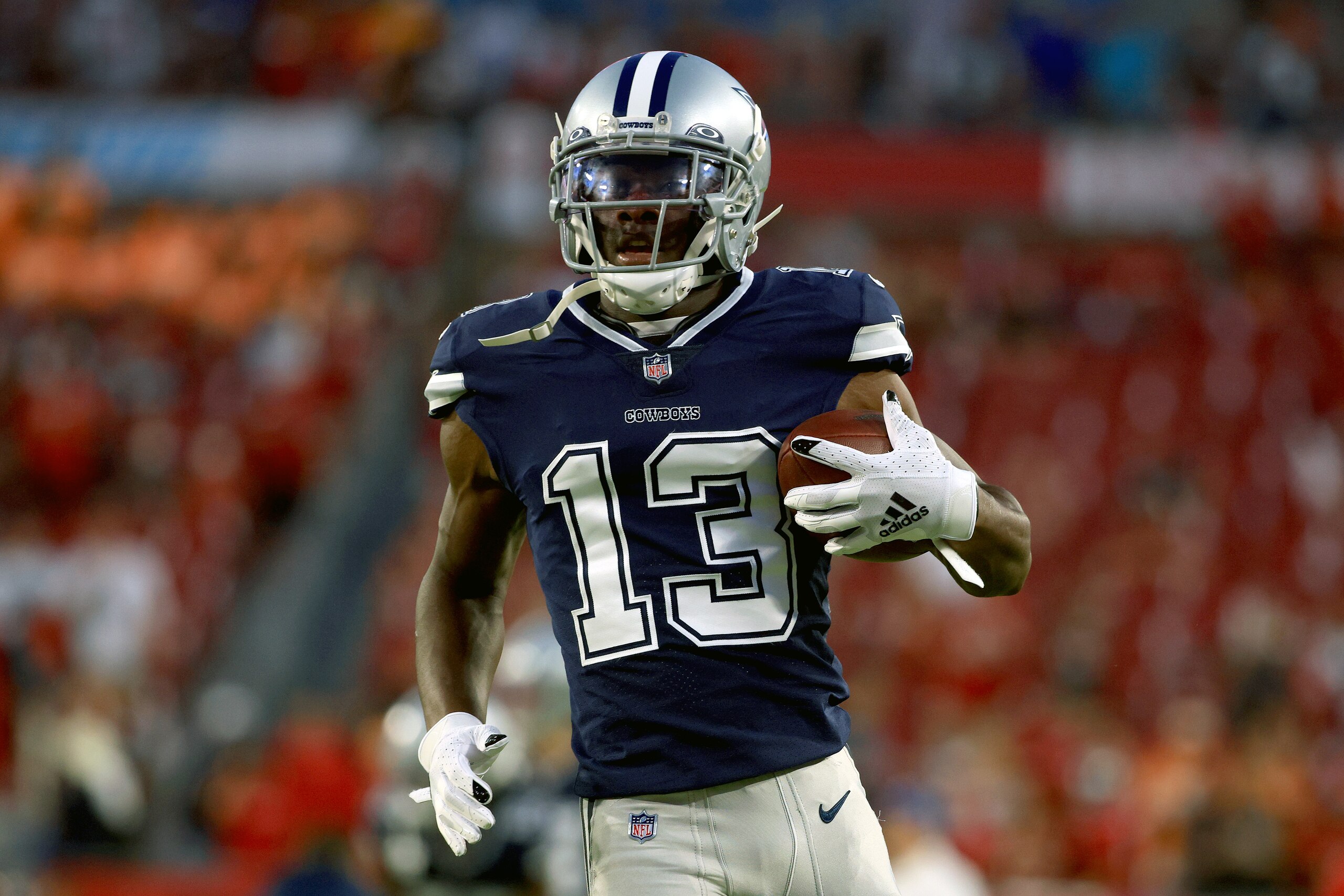 TAMPA, FLORIDA - SEPTEMBER 09: Michael Gallup #13 of the Dallas Cowboys warms up before the game against the Tampa Bay Buccaneers at Raymond James Stadium on September 09, 2021 in Tampa, Florida. (Photo by Mike Ehrmann/Getty Images)
