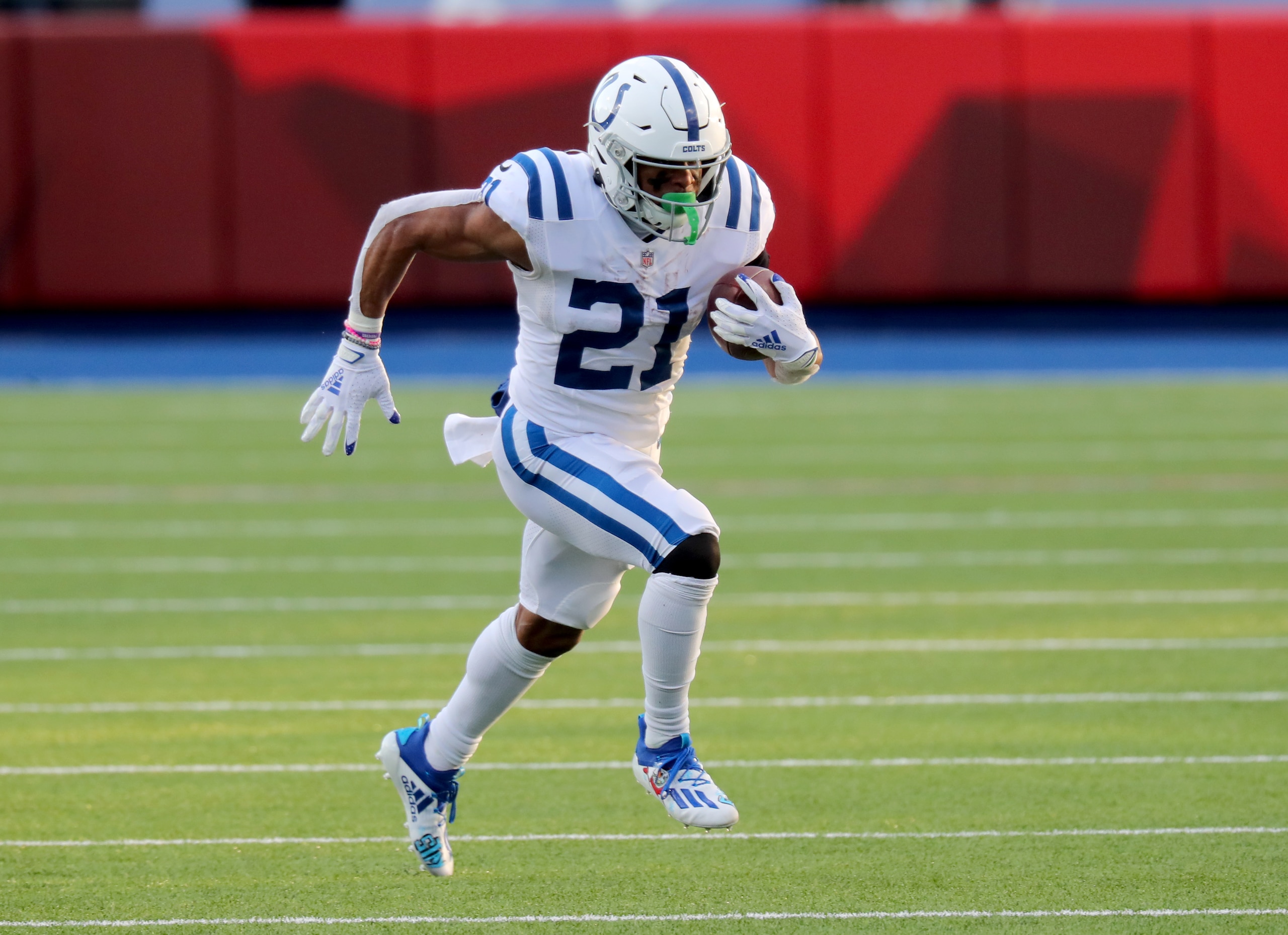 ORCHARD PARK, NY - JANUARY 09: Nyheim Hines #21 of the Indianapolis Colts runs the ball against the Buffalo Bills at Bills Stadium on January 9, 2021 in Orchard Park, New York. (Photo by Timothy T Ludwig/Getty Images)