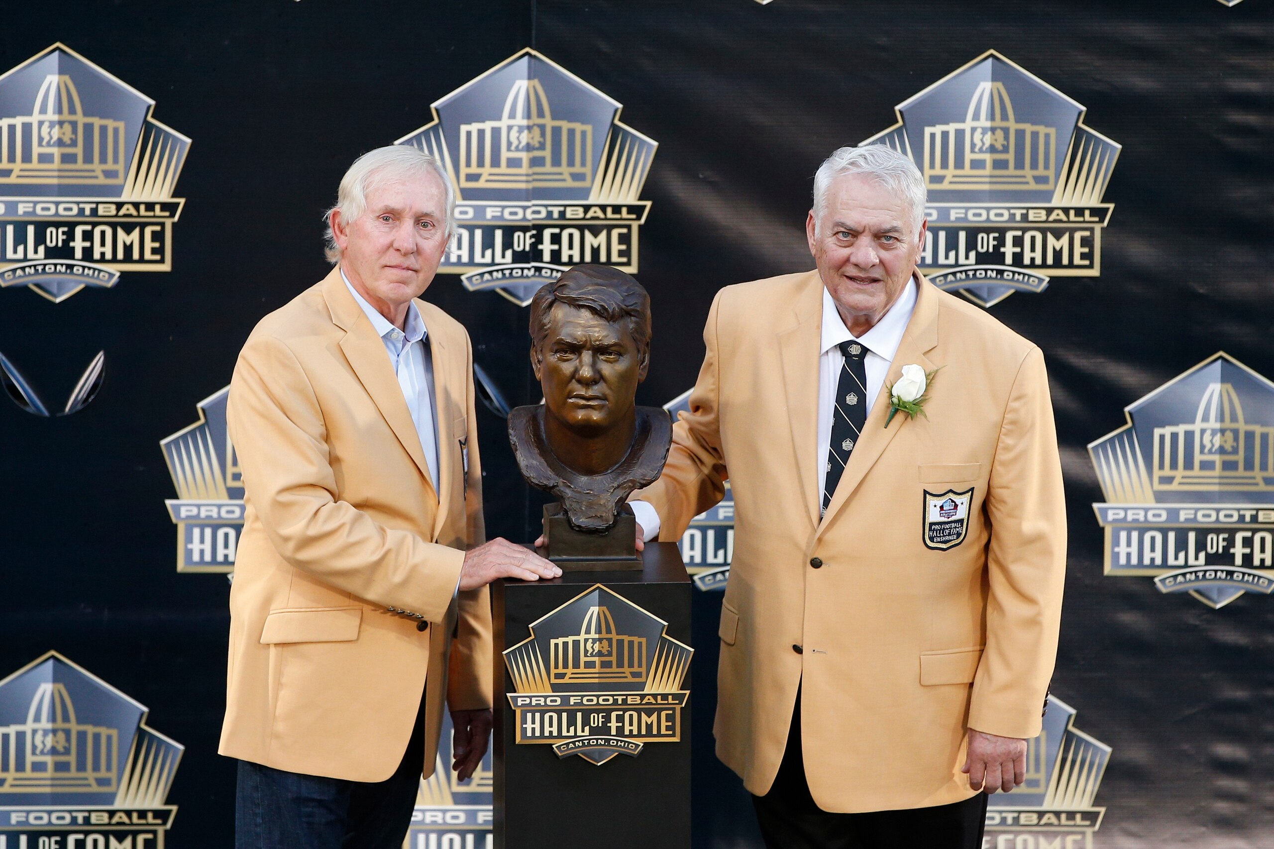 CANTON, OH - AUGUST 8: Mick Tingelhoff poses with his bust along with presenter Fran Tarkenton during the NFL Hall of Fame induction ceremony at Tom Benson Hall of Fame Stadium on August 8, 2015 in Canton, Ohio. (Photo by Joe Robbins/Getty Images) CANTON, OH - AUGUST 8: Mick Tingelhoff poses with his bust along with presenter Fran Tarkenton during the NFL Hall of Fame induction ceremony at Tom Benson Hall of Fame Stadium on August 8, 2015 in Canton, Ohio. (Photo by Joe Robbins/Getty Images)