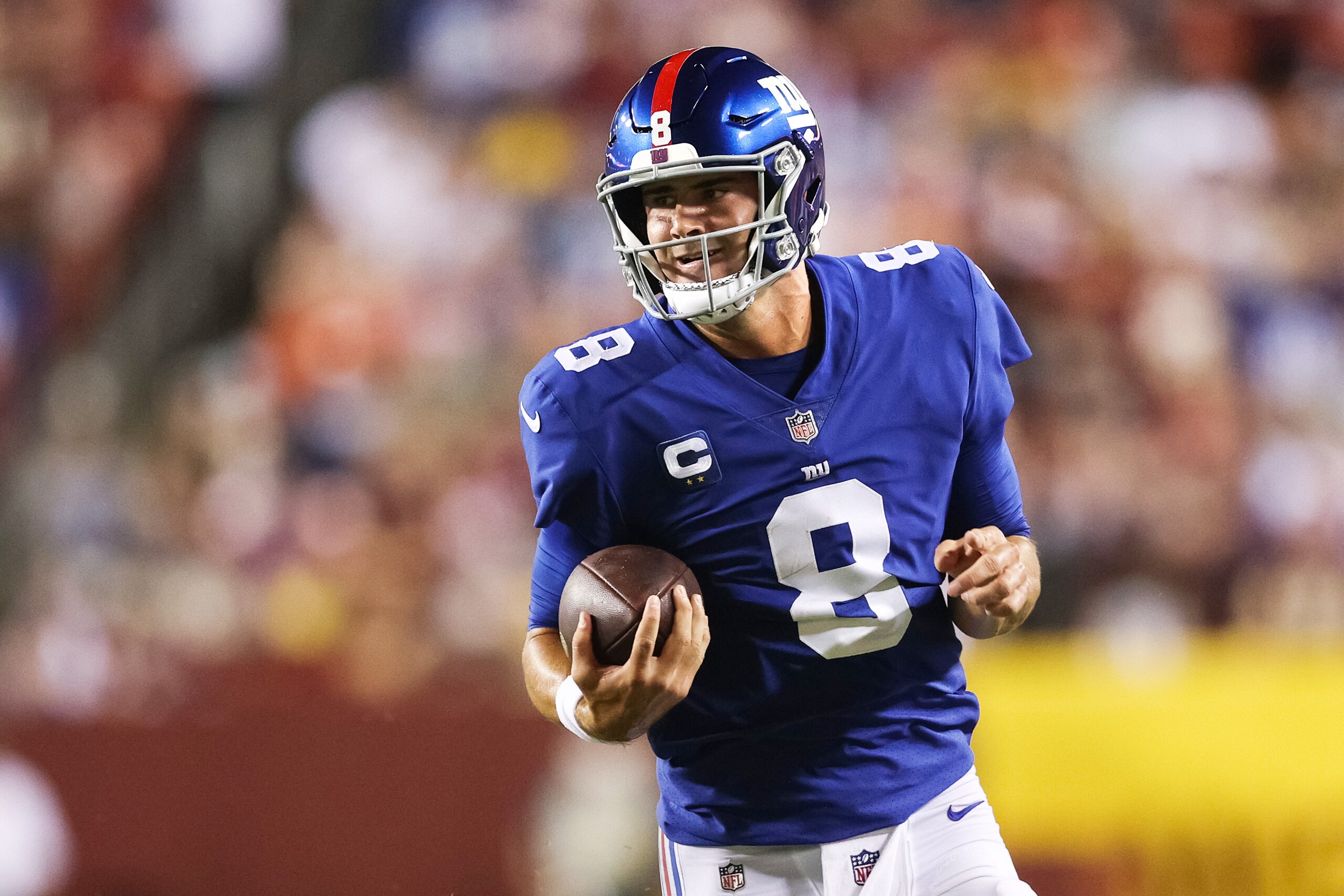 LANDOVER, MARYLAND - SEPTEMBER 16: Daniel Jones #8 of the New York Giants rushes with the ball during the first quarter against the Washington Football Team at FedExField on September 16, 2021 in Landover, Maryland. (Photo by Patrick Smith/Getty Images)