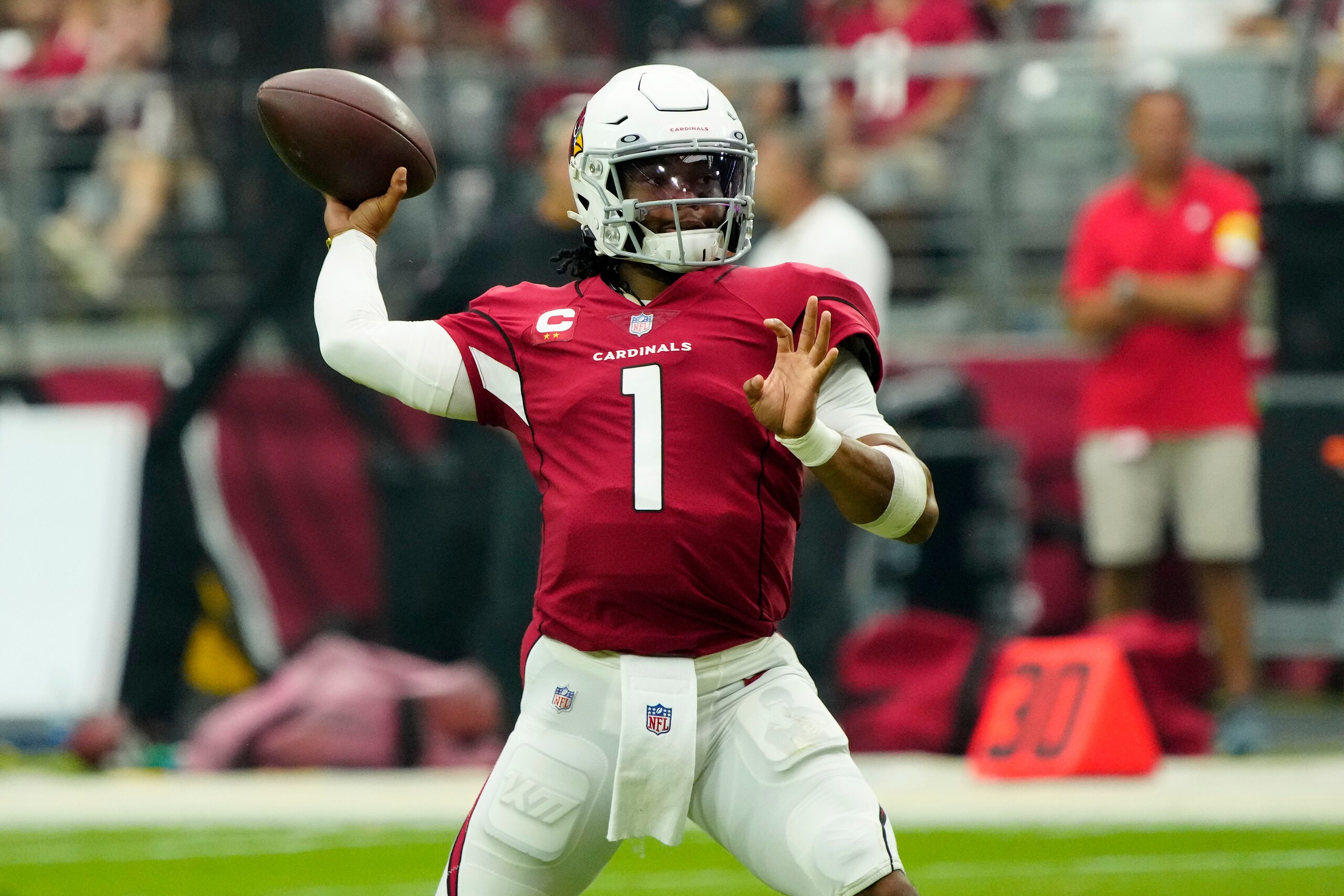 Arizona Cardinals quarterback Kyler Murray (1) throws against the Minnesota Vikings during the first half of an NFL football game, Sunday, Sept. 19, 2021, in Glendale, Ariz. (AP Photo/Rick Scuteri)