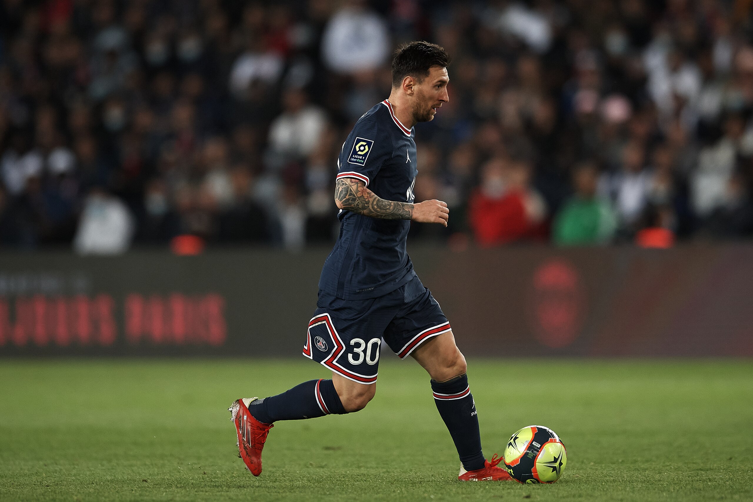 PARIS, FRANCE - SEPTEMBER 19: Lionel Messi of PSG in action during the Ligue 1 match between Paris Saint Germain v Olympique Lyonnais at Parc des Princes on September 21, 2021 in Paris, France. (Photo by Jose Hernandez/Anadolu Agency via Getty Images)