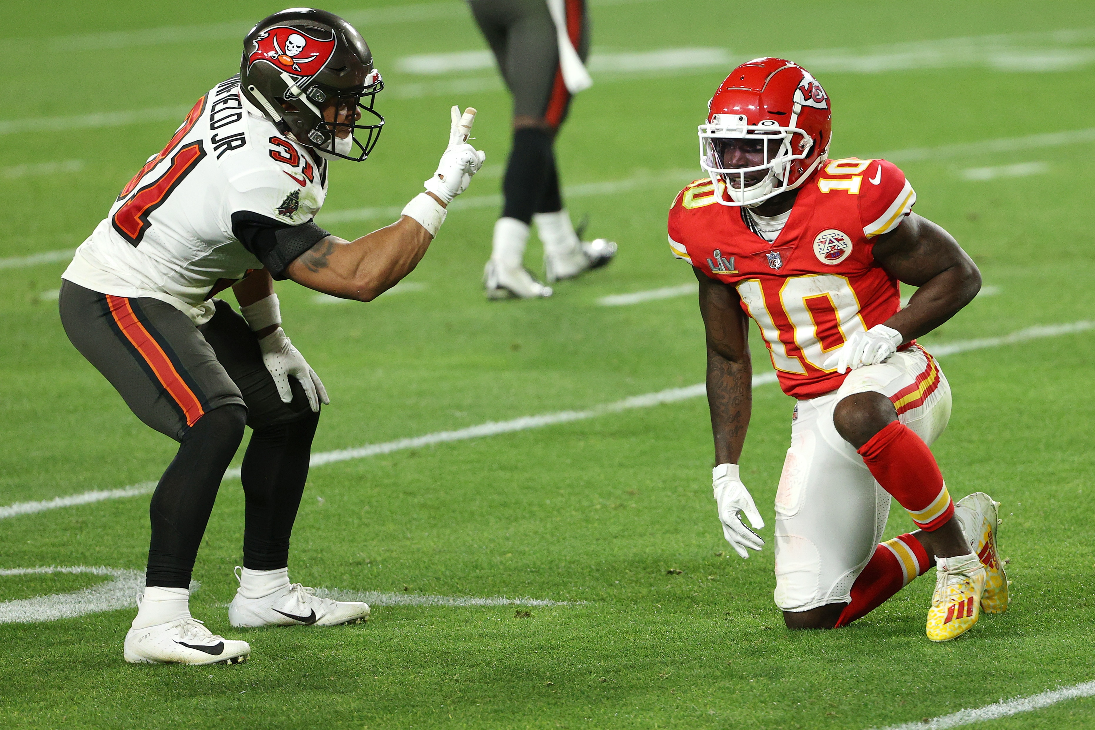 TAMPA, FLORIDA - FEBRUARY 07: Antoine Winfield Jr. #31 of the Tampa Bay Buccaneers taunts Tyreek Hill #10 of the Kansas City Chiefs during the fourth quarter in Super Bowl LV at Raymond James Stadium on February 07, 2021 in Tampa, Florida. (Photo by Patrick Smith/Getty Images)