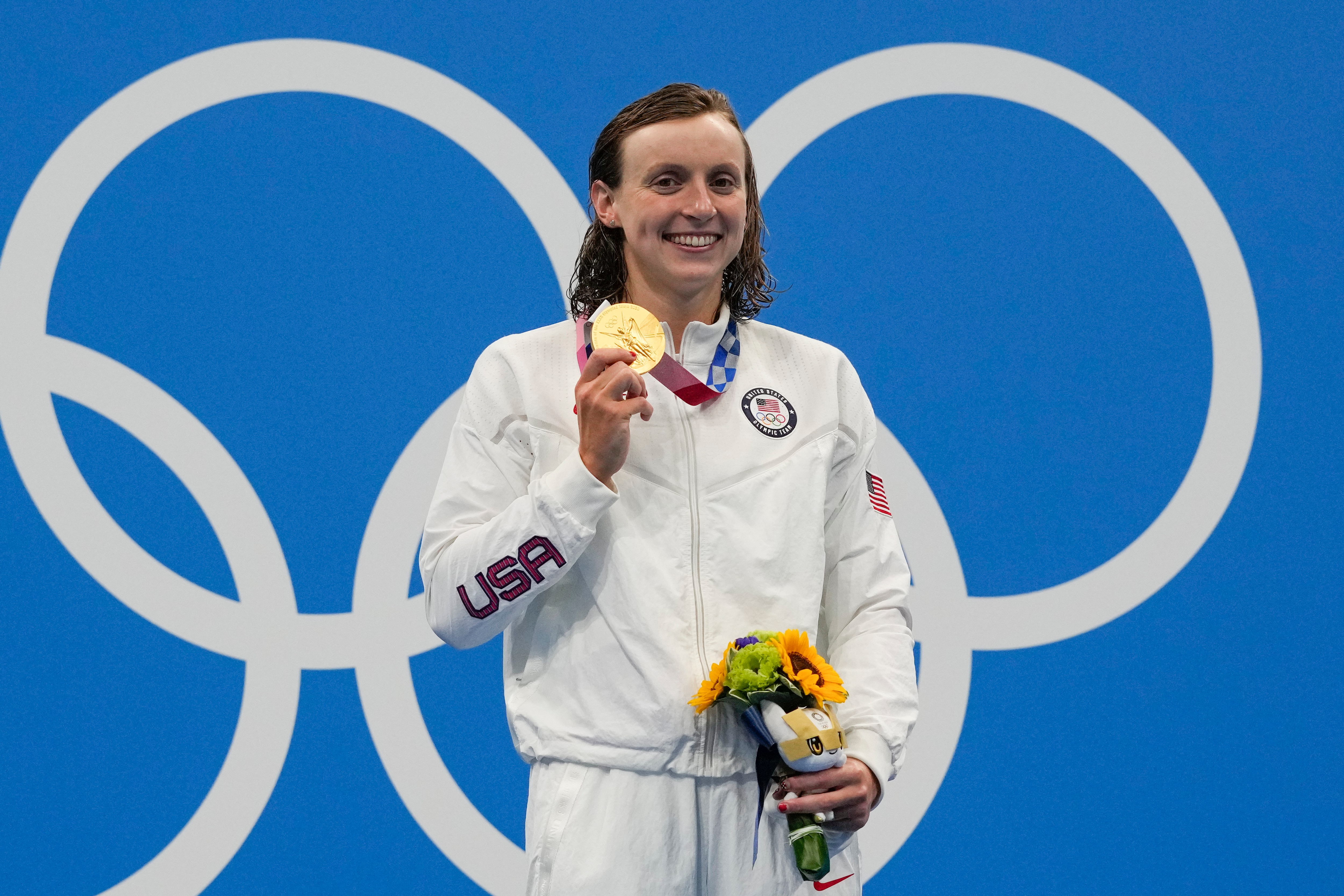 Kathleen Ledecky, of United States, poses after winning the gold medal in the women's 800-meter freestyle final at the 2020 Summer Olympics, Saturday, July 31, 2021, in Tokyo, Japan. (AP Photo/Gregory Bull)
