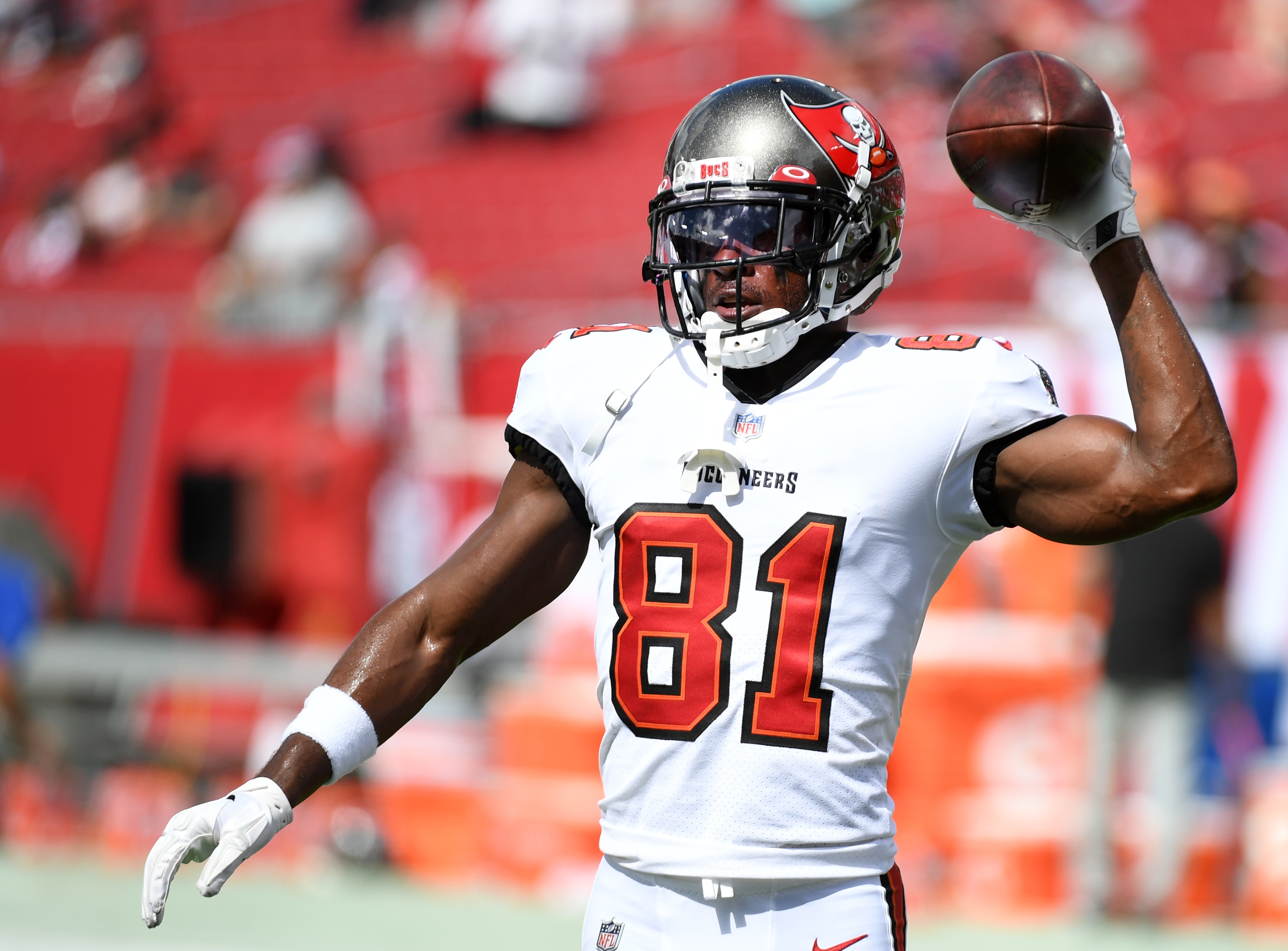 TAMPA, FLORIDA - SEPTEMBER 19: Antonio Brown #81 of the Tampa Bay Buccaneers warms up before the game against the Atlanta Falcons at Raymond James Stadium on September 19, 2021 in Tampa, Florida. (Photo by Eric Espada/Getty Images)
