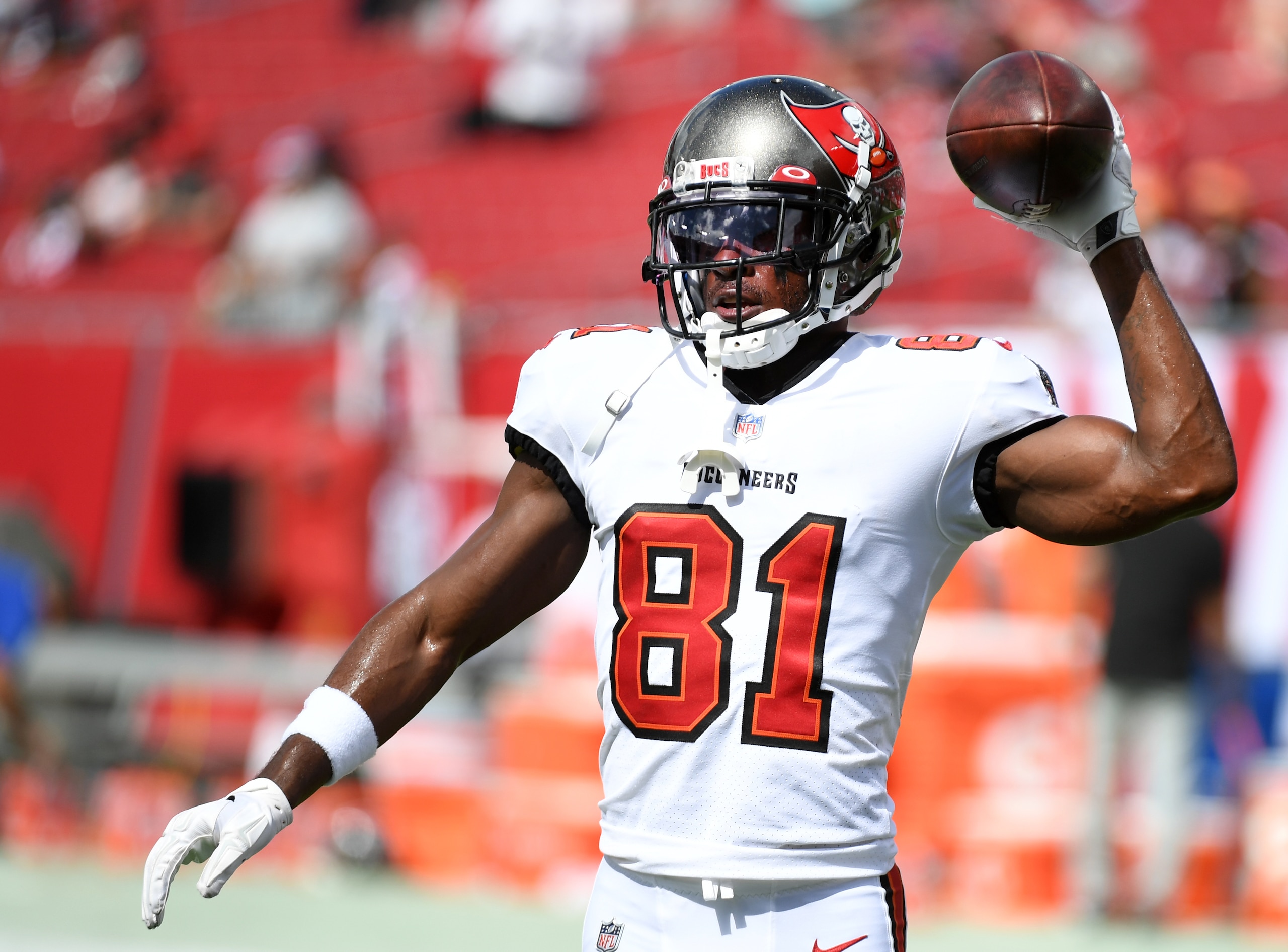 TAMPA, FLORIDA - SEPTEMBER 19: Antonio Brown #81 of the Tampa Bay Buccaneers warms up before the game against the Atlanta Falcons at Raymond James Stadium on September 19, 2021 in Tampa, Florida. (Photo by Eric Espada/Getty Images)