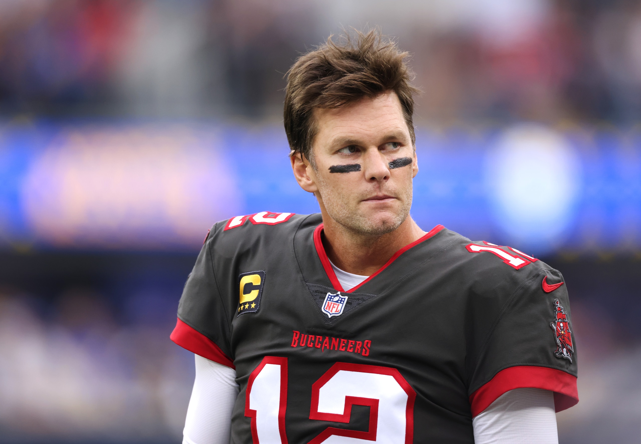 INGLEWOOD, CALIFORNIA - SEPTEMBER 26: Tom Brady #12 of the Tampa Bay Buccaneers on the sideline during the first quarter in the game against the Los Angeles Rams at SoFi Stadium on September 26, 2021 in Inglewood, California. (Photo by Harry How/Getty Images) INGLEWOOD, CALIFORNIA - SEPTEMBER 26: Tom Brady #12 of the Tampa Bay Buccaneers on the sideline during the first quarter in the game against the Los Angeles Rams at SoFi Stadium on September 26, 2021 in Inglewood, California. (Photo by Harry How/Getty Images)