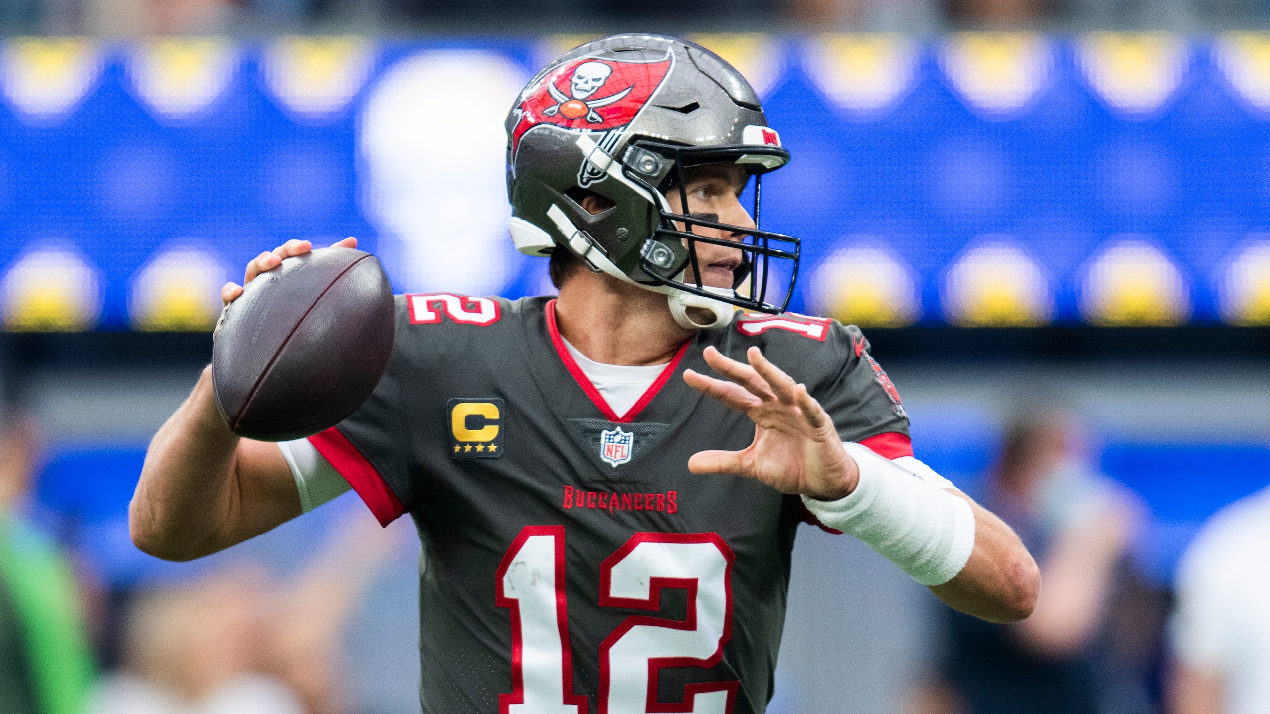 Tampa Bay Buccaneers quarterback Tom Brady (12) throws a pass during an NFL football game against the Los Angeles Rams Sunday, Sept. 26, 2021, in Inglewood, Calif. (AP Photo/Kyusung Gong)