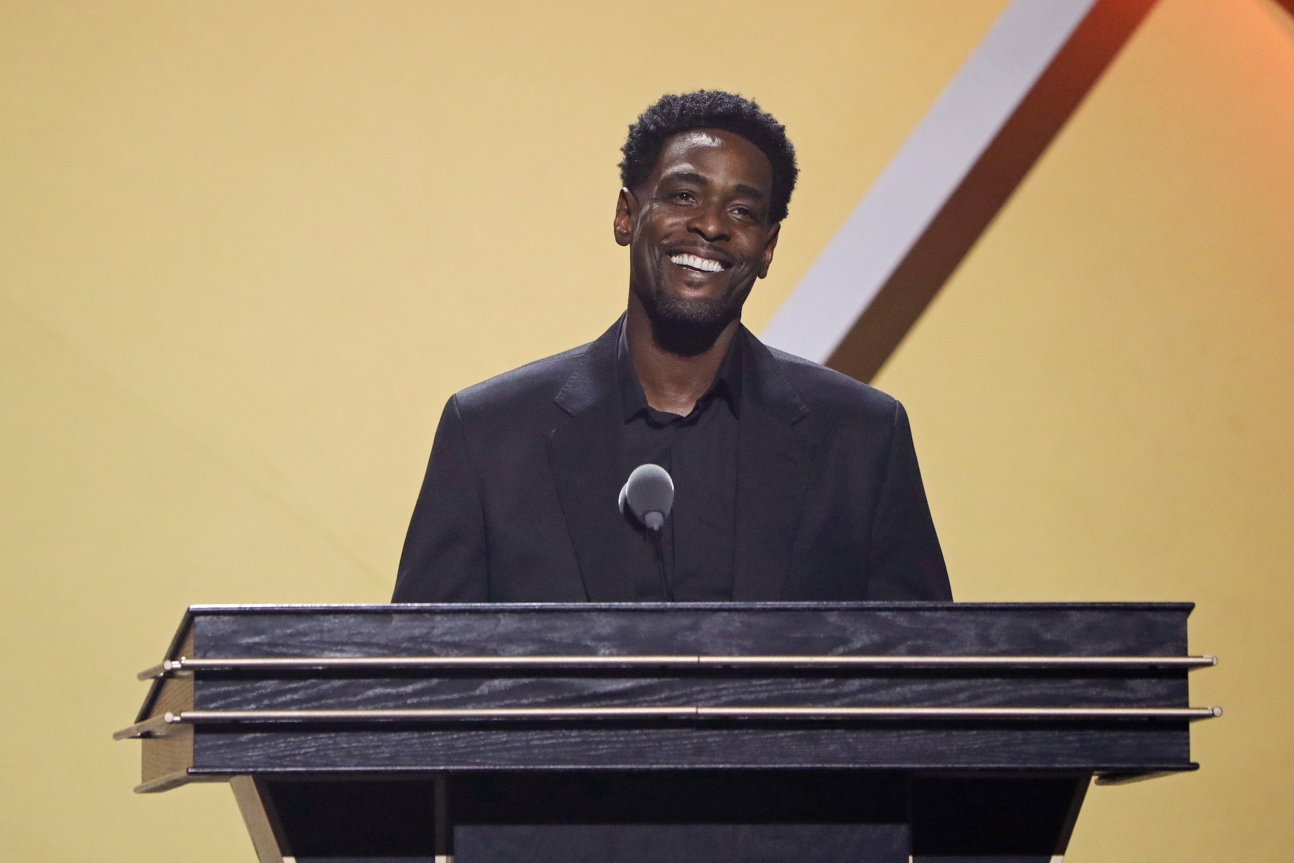 SPRINGFIELD, MA - SEPTEMBER 11: Chris Webber speaks to the audience during the 2021 Basketball Hall of Fame Enshrinement Ceremony on September 11, 2021 at MassMutual in Springfield, Massachusetts. NOTE TO USER: User expressly acknowledges and agrees that, by downloading and/or using this photograph, user is consenting to the terms and conditions of the Getty Images License Agreement. Mandatory Copyright Notice: Copyright 2021 NBAE (Photo by Nathaniel S. Butler/NBAE via Getty Images)