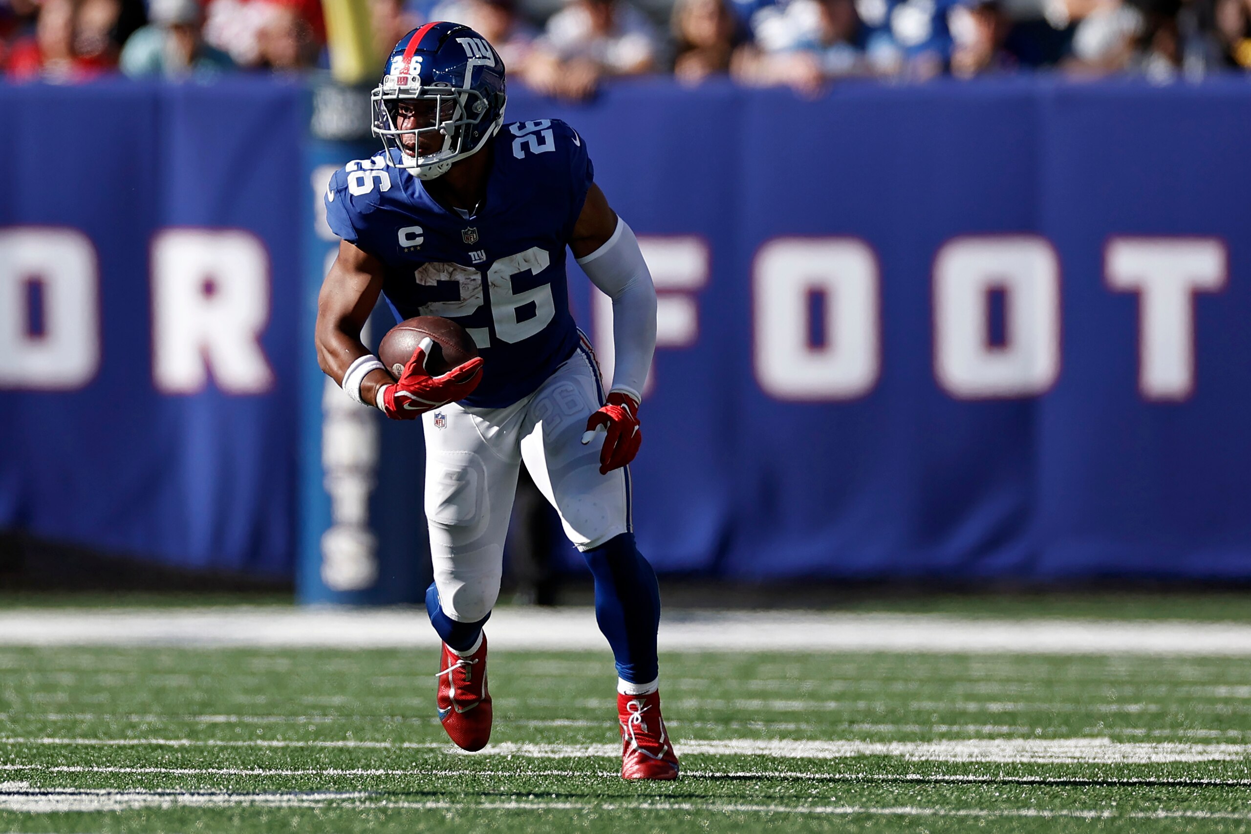 New York Giants running back Saquon Barkley (26) runs against the Atlanta Falcons during an NFL football game, Sunday, Sept. 26, 2021, in East Rutherford, N.J. (AP Photo/Adam Hunger) New York Giants running back Saquon Barkley (26) runs against the Atlanta Falcons during an NFL football game, Sunday, Sept. 26, 2021, in East Rutherford, N.J. (AP Photo/Adam Hunger)