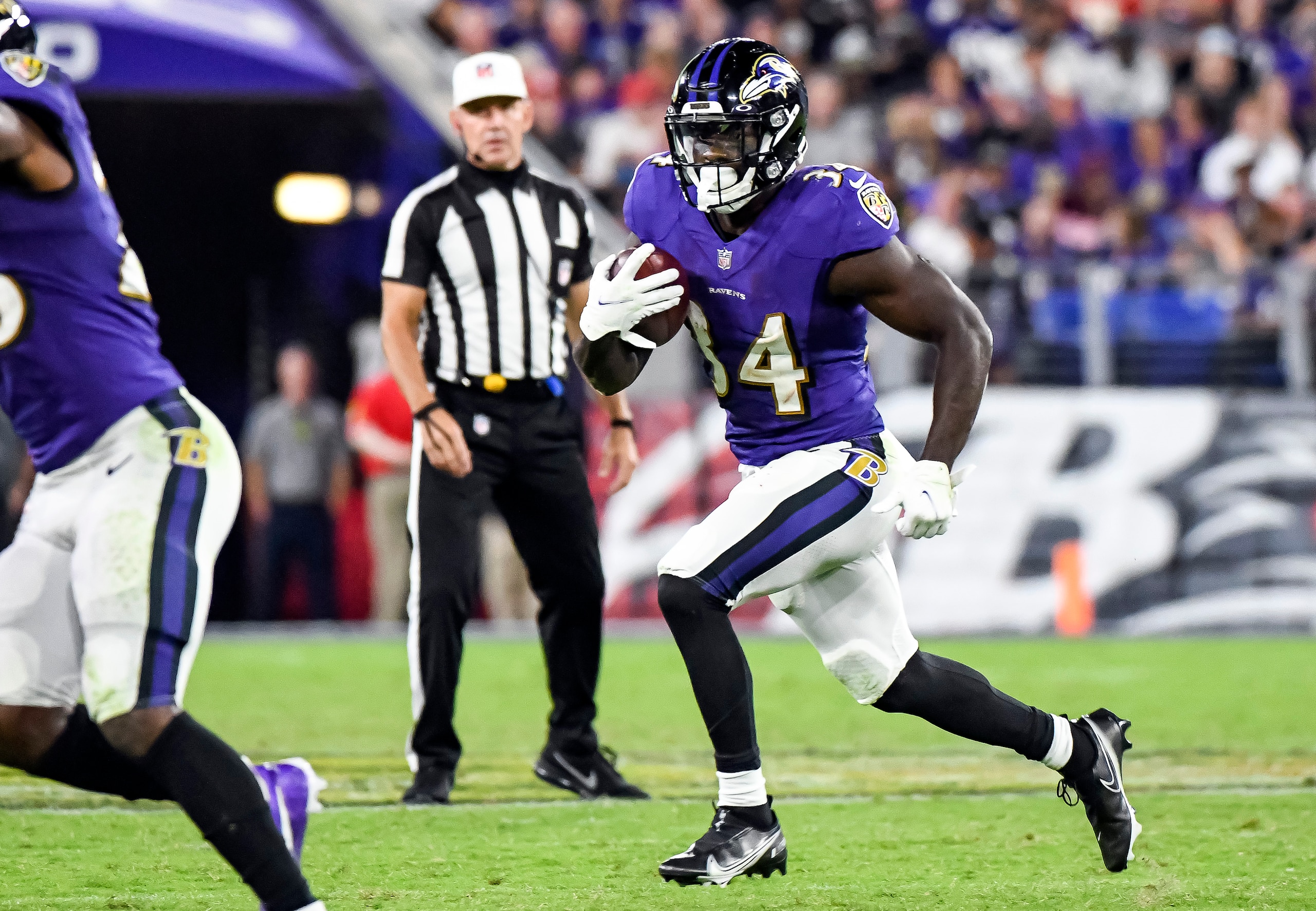 BALTIMORE, MD - SEPTEMBER 19: Baltimore Ravens running back Ty'Son Williams (34) runs with ball during the Kansas City Chiefs game versus the Baltimore Ravens on September 19, 2021 at M&T Bank Stadium in Baltimore, MD. (Photo by Mark Goldman/Icon Sportswire via Getty Images) BALTIMORE, MD - SEPTEMBER 19: Baltimore Ravens running back Ty'Son Williams (34) runs with ball during the Kansas City Chiefs game versus the Baltimore Ravens on September 19, 2021 at M&T Bank Stadium in Baltimore, MD. (Photo by Mark Goldman/Icon Sportswire via Getty Images)