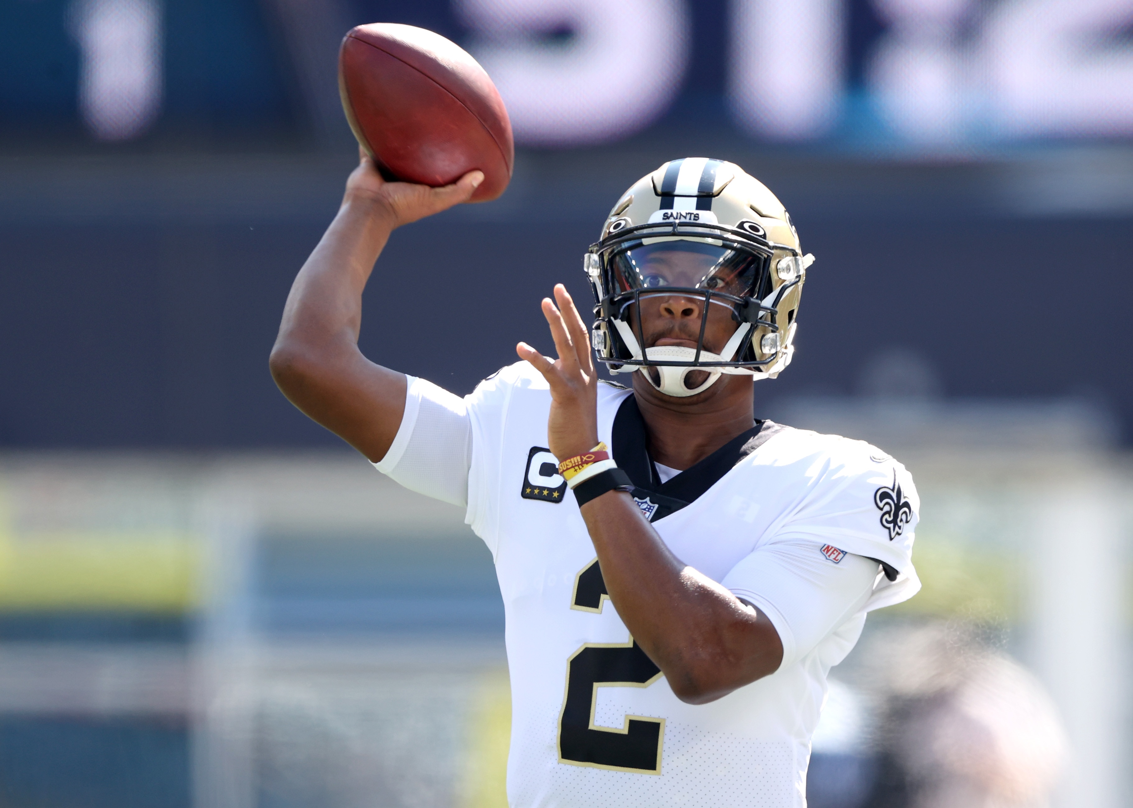FOXBOROUGH, MASSACHUSETTS - SEPTEMBER 26: Quarterback Jameis Winston #2 of the New Orleans Saints warms up before the game against the New England Patriots at Gillette Stadium on September 26, 2021 in Foxborough, Massachusetts. (Photo by Elsa/Getty Images)