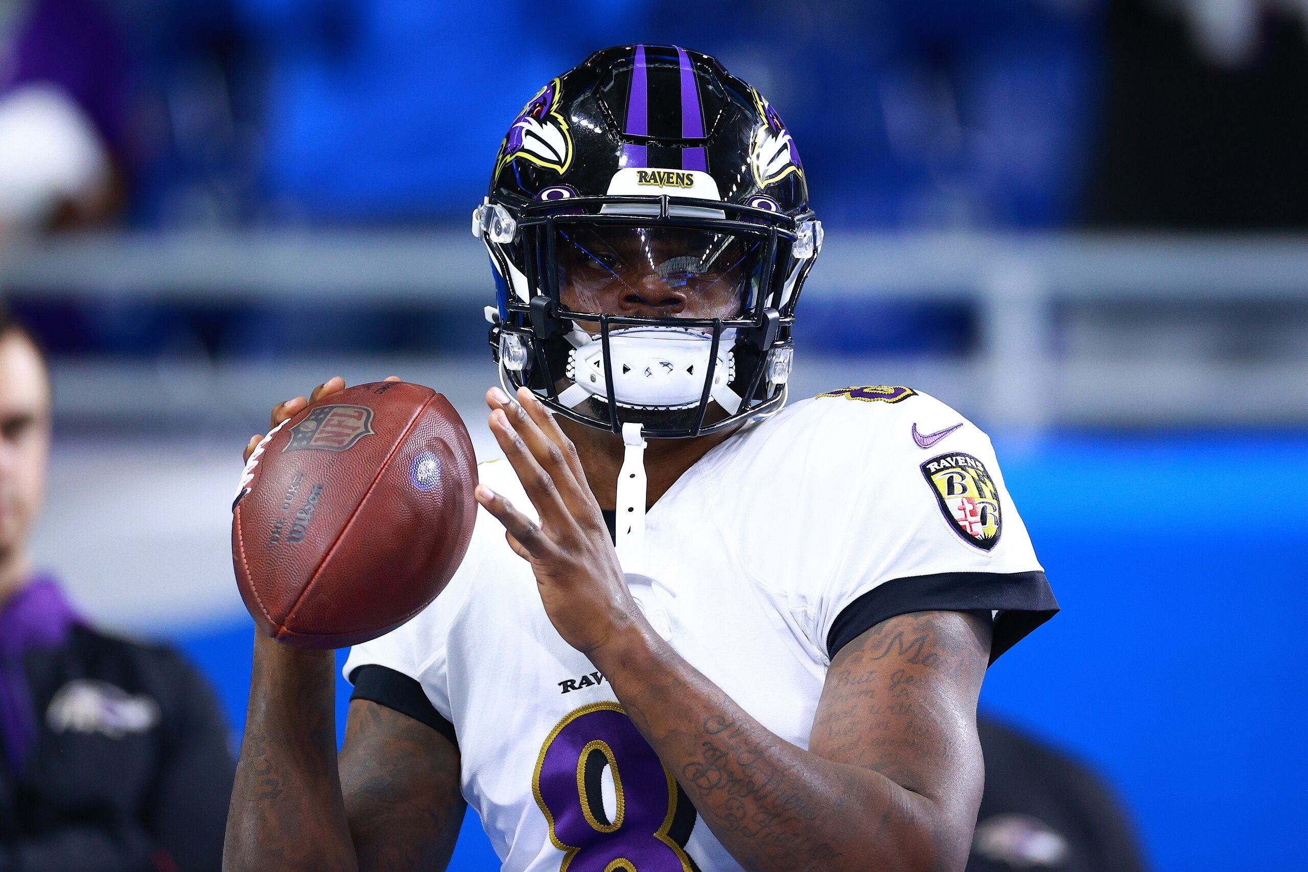 DETROIT, MICHIGAN - SEPTEMBER 26: Lamar Jackson #8 of the Baltimore Ravens warms up before the game against the Detroit Lions in the game at Ford Field on September 26, 2021 in Detroit, Michigan. (Photo by Rey Del Rio/Getty Images)