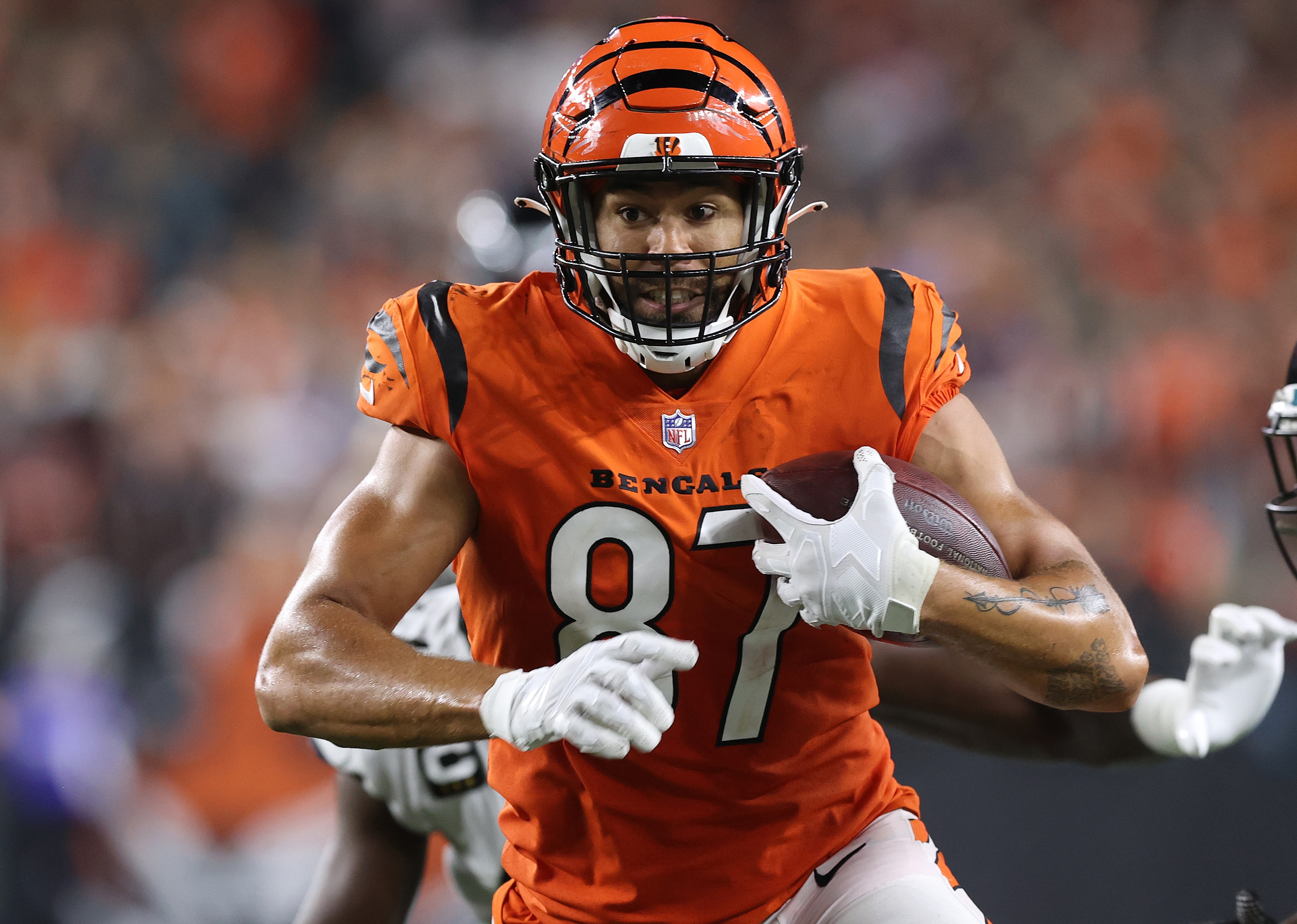 CINCINNATI, OHIO - SEPTEMBER 30: C.J. Uzomah #87 of the Cincinnati Bengals runs for a touchdown against the Jacksonville Jaguars during the second half of an NFL football game at Paul Brown Stadium on September 30, 2021 in Cincinnati, Ohio. (Photo by Andy Lyons/Getty Images)