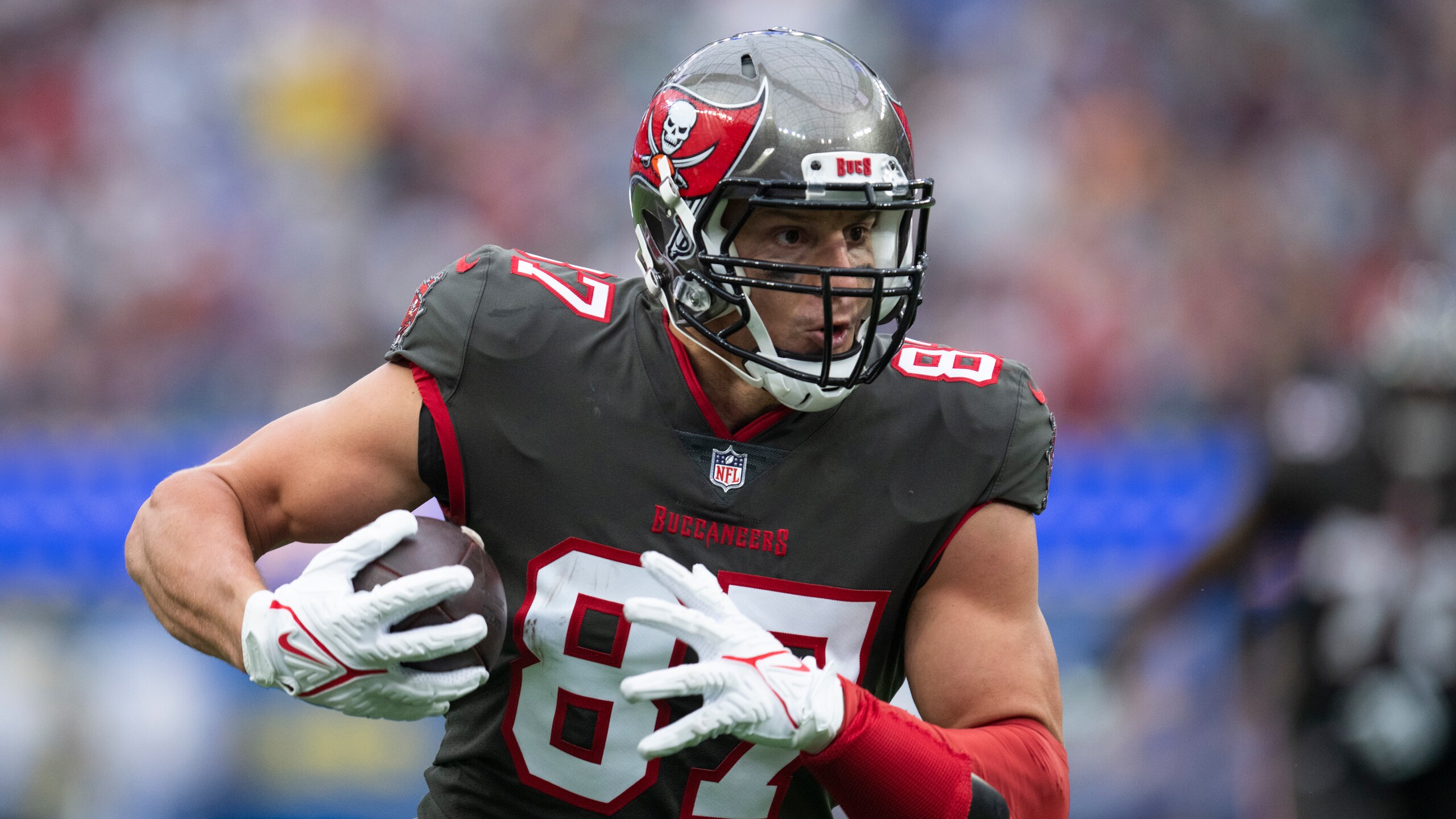 Tampa Bay Buccaneers tight end Rob Gronkowski (87) runs with the ball during an NFL football game against the Los Angeles Rams Sunday, Sept. 26, 2021, in Inglewood, Calif. (AP Photo/Kyusung Gong)