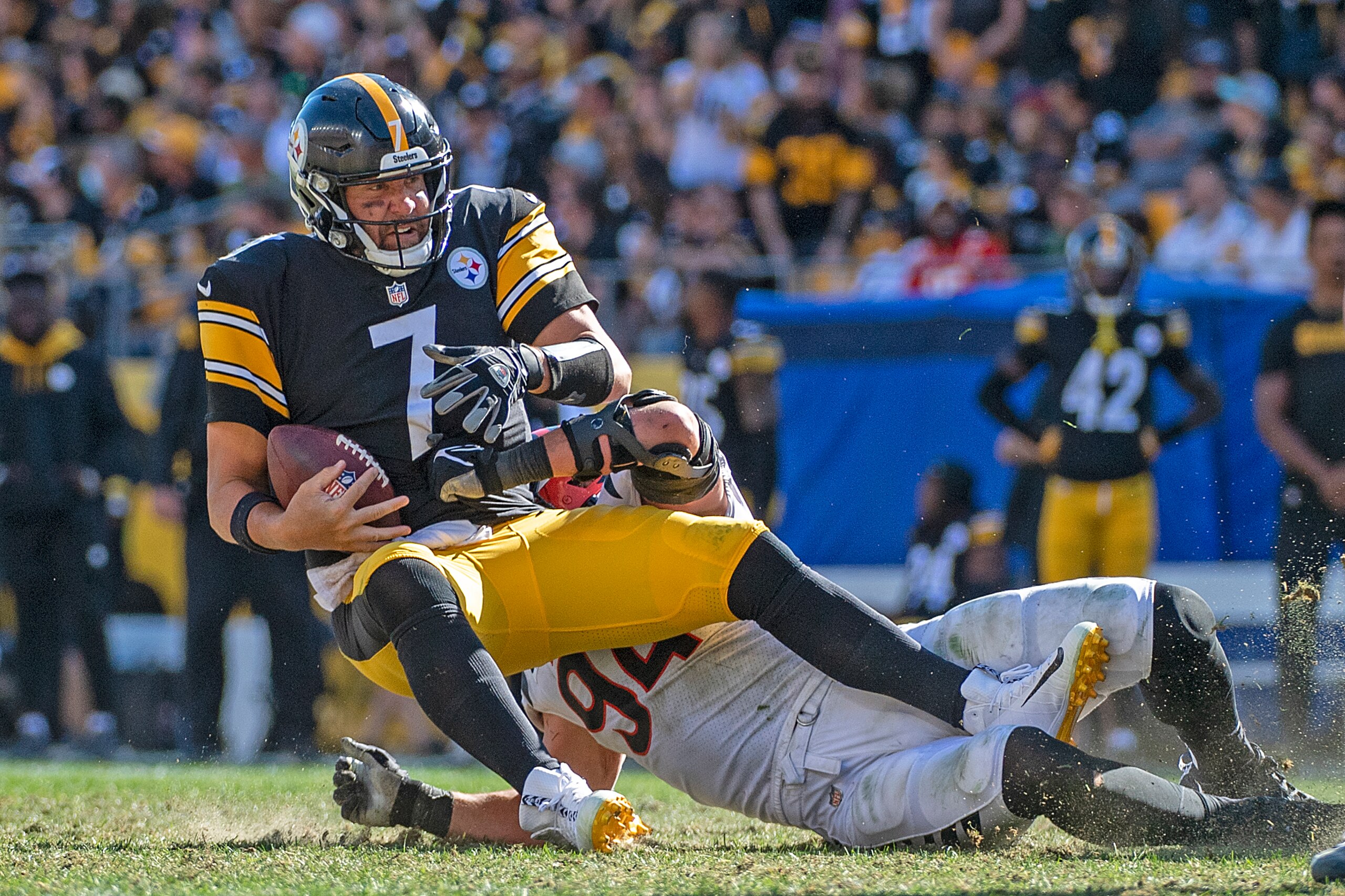 Pittsburgh Steelers quarterback Ben Roethlisberger (7) is sacked by Cincinnati Bengals defensive end Sam Hubbard (94) during the second half an NFL football game, Sunday, Sept. 26, 2021, in Pittsburgh. (AP Photo/Justin Berl)