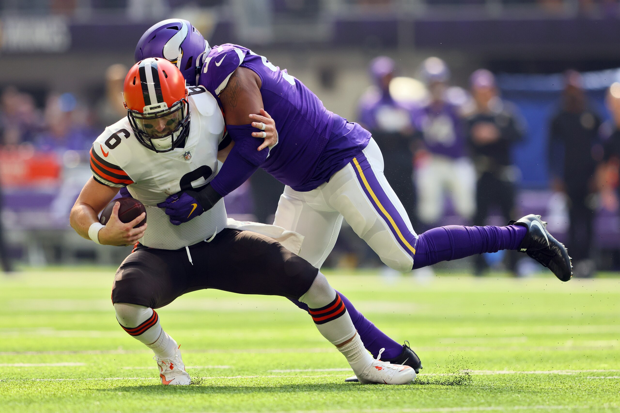 MINNEAPOLIS, MINNESOTA - OCTOBER 03: Everson Griffen #97 of the Minnesota Vikings sacks Baker Mayfield #6 of the Cleveland Browns during the second quarter at U.S. Bank Stadium on October 03, 2021 in Minneapolis, Minnesota. (Photo by Adam Bettcher/Getty Images)