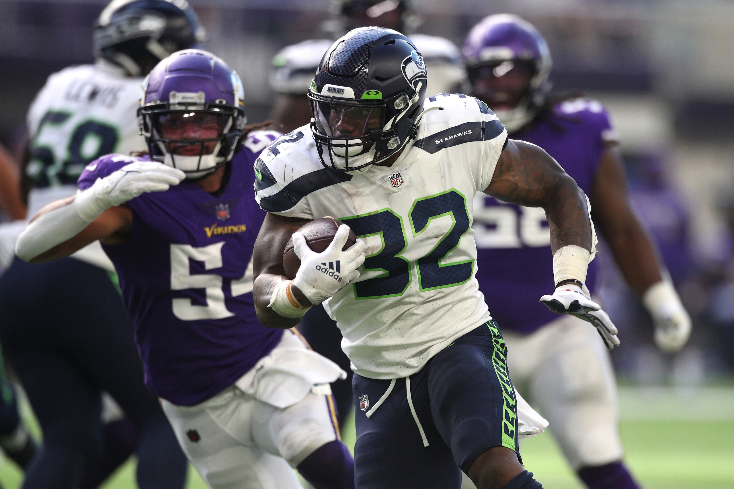 MINNEAPOLIS, MINNESOTA - SEPTEMBER 26: Chris Carson #32 of the Seattle Seahawks runs the ball for a touchdown during the second quarter in the game against the Minnesota Vikings at U.S. Bank Stadium on September 26, 2021 in Minneapolis, Minnesota. (Photo by David Berding/Getty Images) MINNEAPOLIS, MINNESOTA - SEPTEMBER 26: Chris Carson #32 of the Seattle Seahawks runs the ball for a touchdown during the second quarter in the game against the Minnesota Vikings at U.S. Bank Stadium on September 26, 2021 in Minneapolis, Minnesota. (Photo by David Berding/Getty Images)