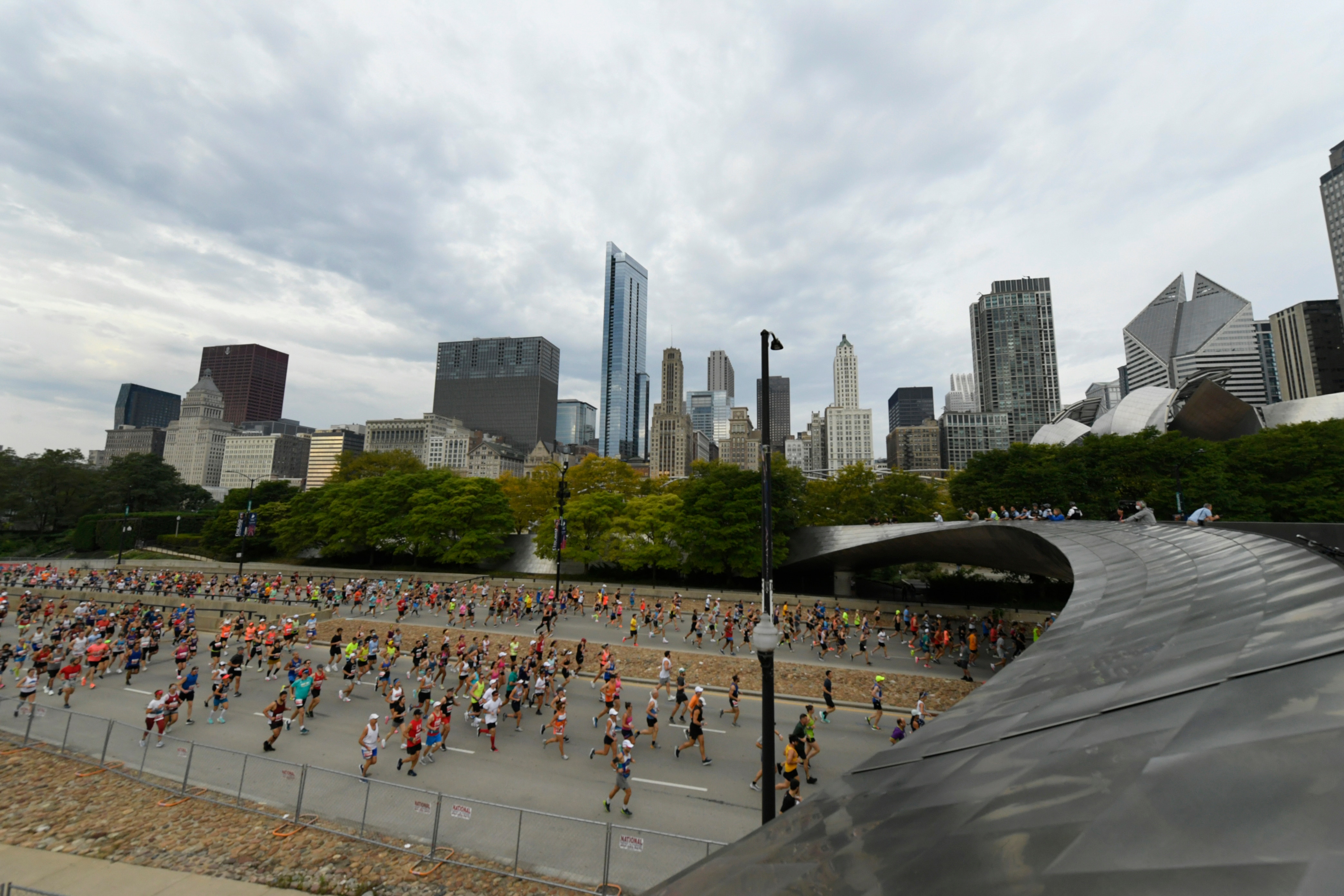 Runners start the 2021 Bank of America Chicago Marathon, Sunday, Oct. 10, 2021, in Chicago. (AP Photo/Paul Beaty)