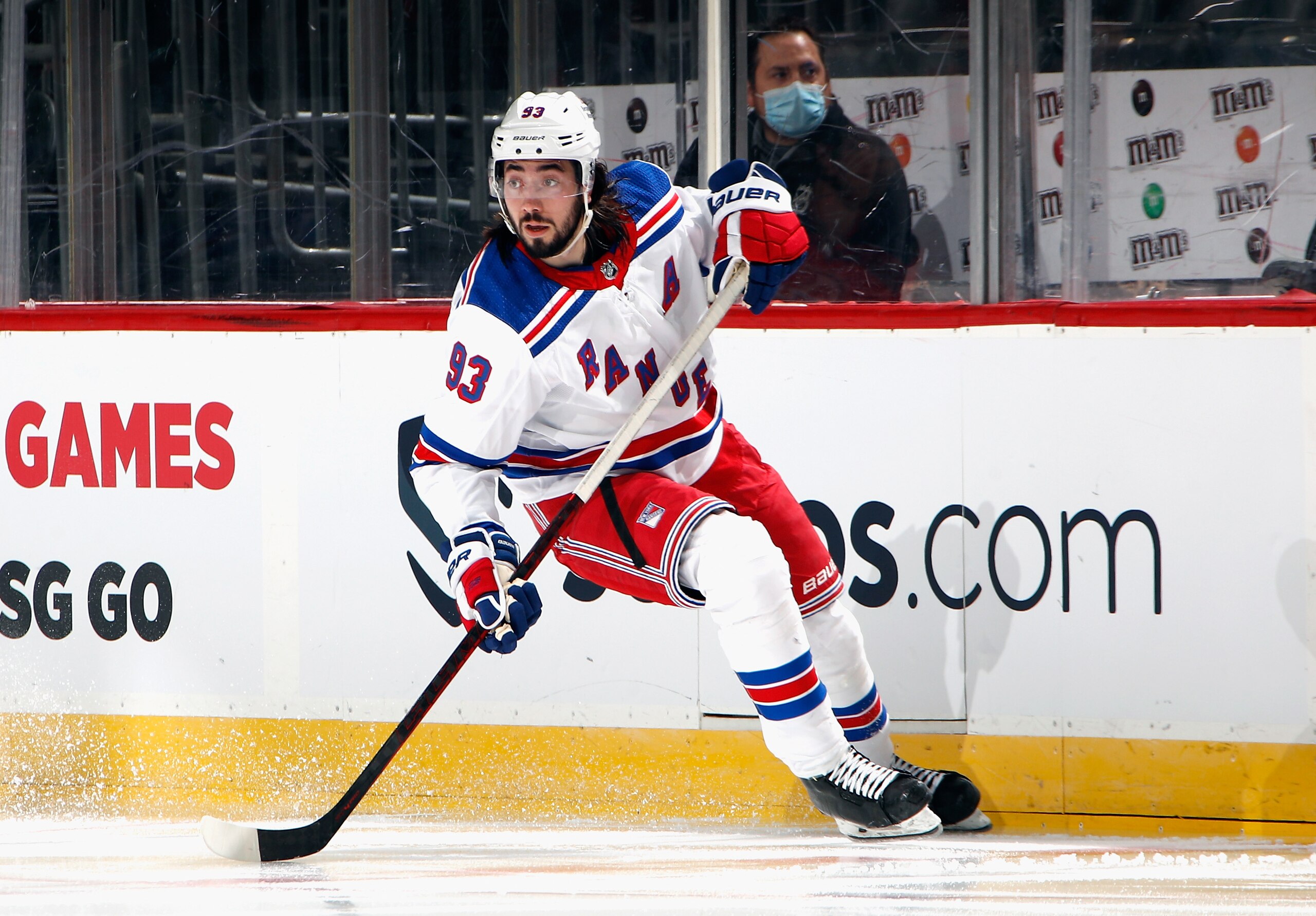 NEWARK, NEW JERSEY - OCTOBER 01: Mika Zibanejad #93 of the New York Rangers skates against the New Jersey Devils in a preseason game at the Prudential Center on October 01, 2021 in Newark, New Jersey. (Photo by Bruce Bennett/Getty Images)