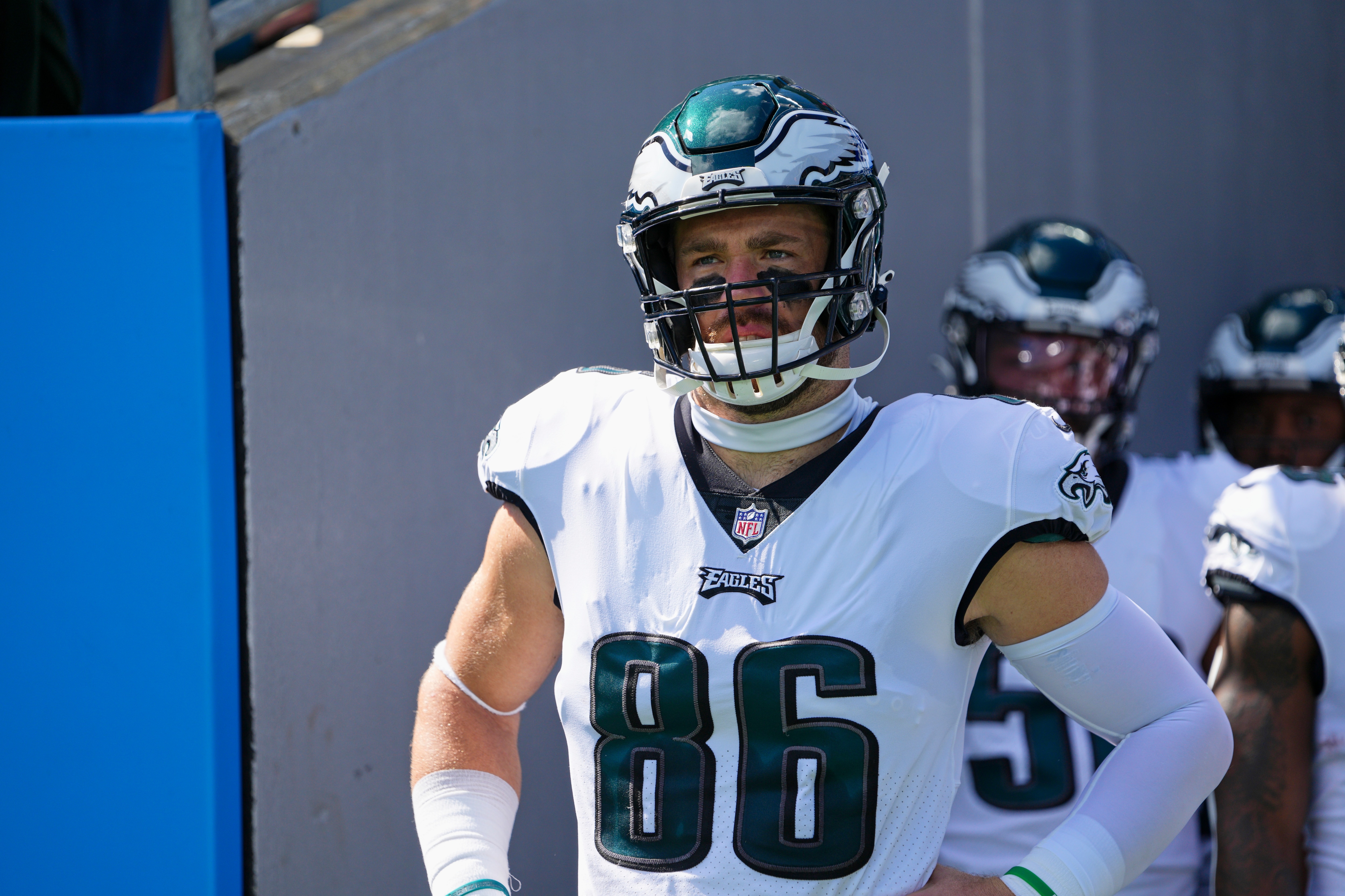 CHARLOTTE, NC - OCTOBER 10: Philadelphia Eagles tight end Zach Ertz (86) looks on during the game between the Carolina Panthers and the Philadelphia Eagles on October 10, 2021 at Bank of America Stadium in Charlotte, NC. (Photo by Andy Lewis/Icon Sportswire via Getty Images)