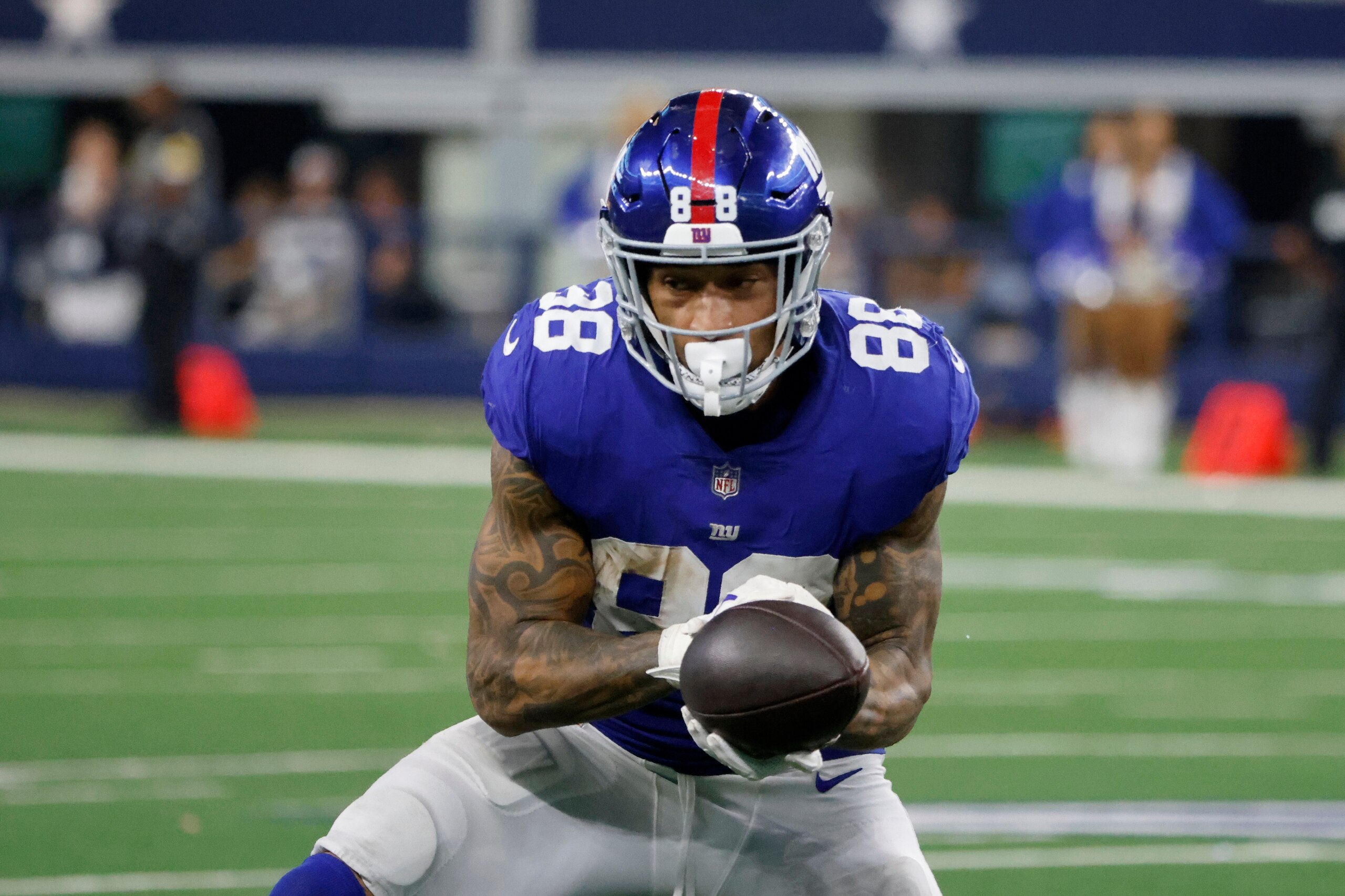 New York Giants tight end Evan Engram catches a pass during an NFL football game against the Dallas Cowboys in Arlington, Texas, Sunday, Oct. 10, 2021. (AP Photo/Michael Ainsworth)
