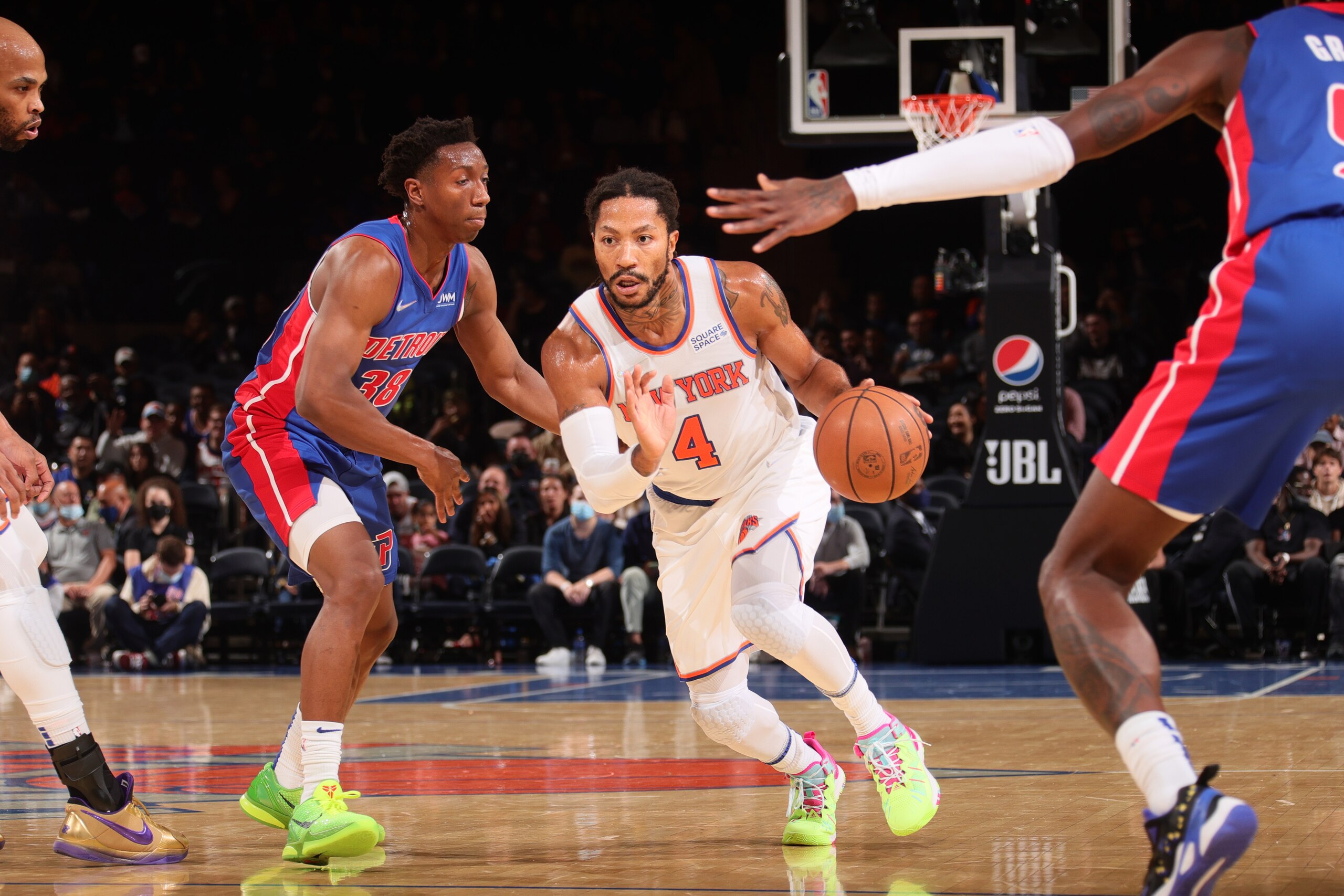NEW YORK, NY - OCTOBER 13: Derrick Rose #4 of the New York Knicks drives to the basket during a preseason game against the Detroit Pistons on October 13, 2021 at Madison Square Garden in New York City, New York.  NOTE TO USER: User expressly acknowledges and agrees that, by downloading and or using this photograph, User is consenting to the terms and conditions of the Getty Images License Agreement. Mandatory Copyright Notice: Copyright 2021 NBAE  (Photo by Nathaniel S. Butler/NBAE via Getty Images)