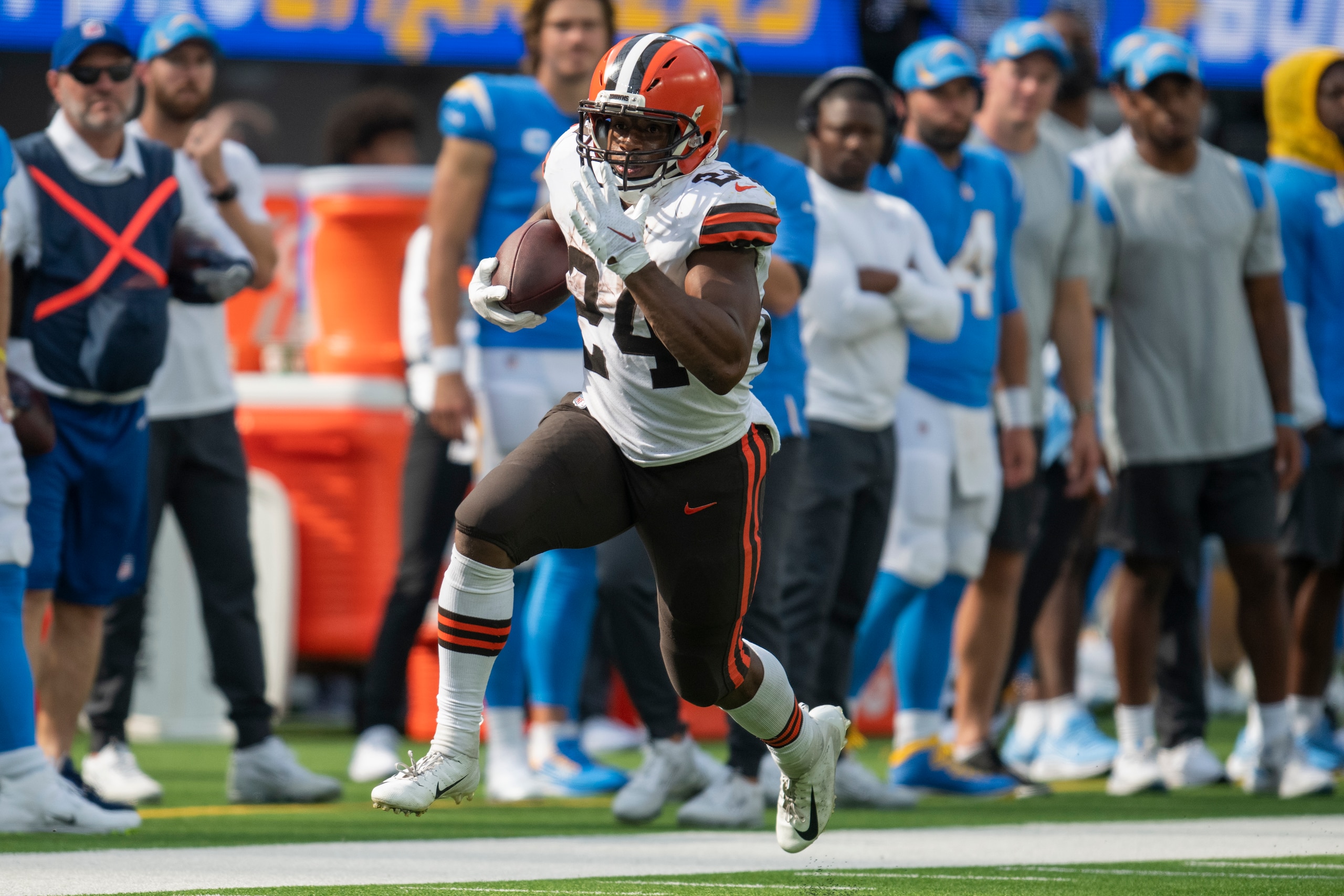 Cleveland Browns running back Nick Chubb (24) runs with the ball during an NFL football game against the Los Angeles Chargers Sunday, Oct. 10, 2021, in Inglewood, Calif. (AP Photo/Kyusung Gong)