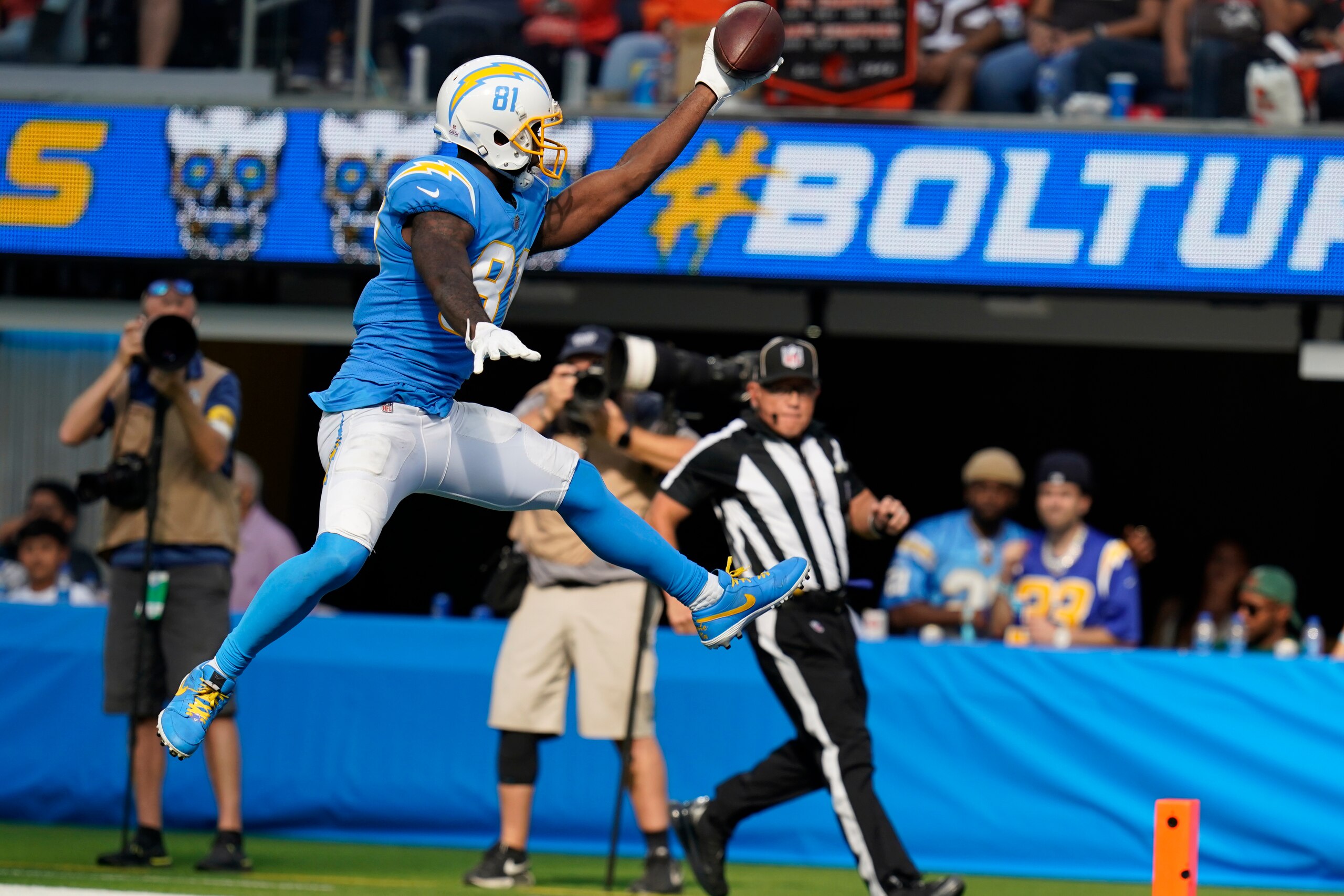 Los Angeles Chargers wide receiver Mike Williams leaps into the end zone to score a touchdown during the second half of an NFL football game against the Cleveland Browns Sunday, Oct. 10, 2021, in Inglewood, Calif. (AP Photo/Gregory Bull) Los Angeles Chargers wide receiver Mike Williams leaps into the end zone to score a touchdown during the second half of an NFL football game against the Cleveland Browns Sunday, Oct. 10, 2021, in Inglewood, Calif. (AP Photo/Gregory Bull)