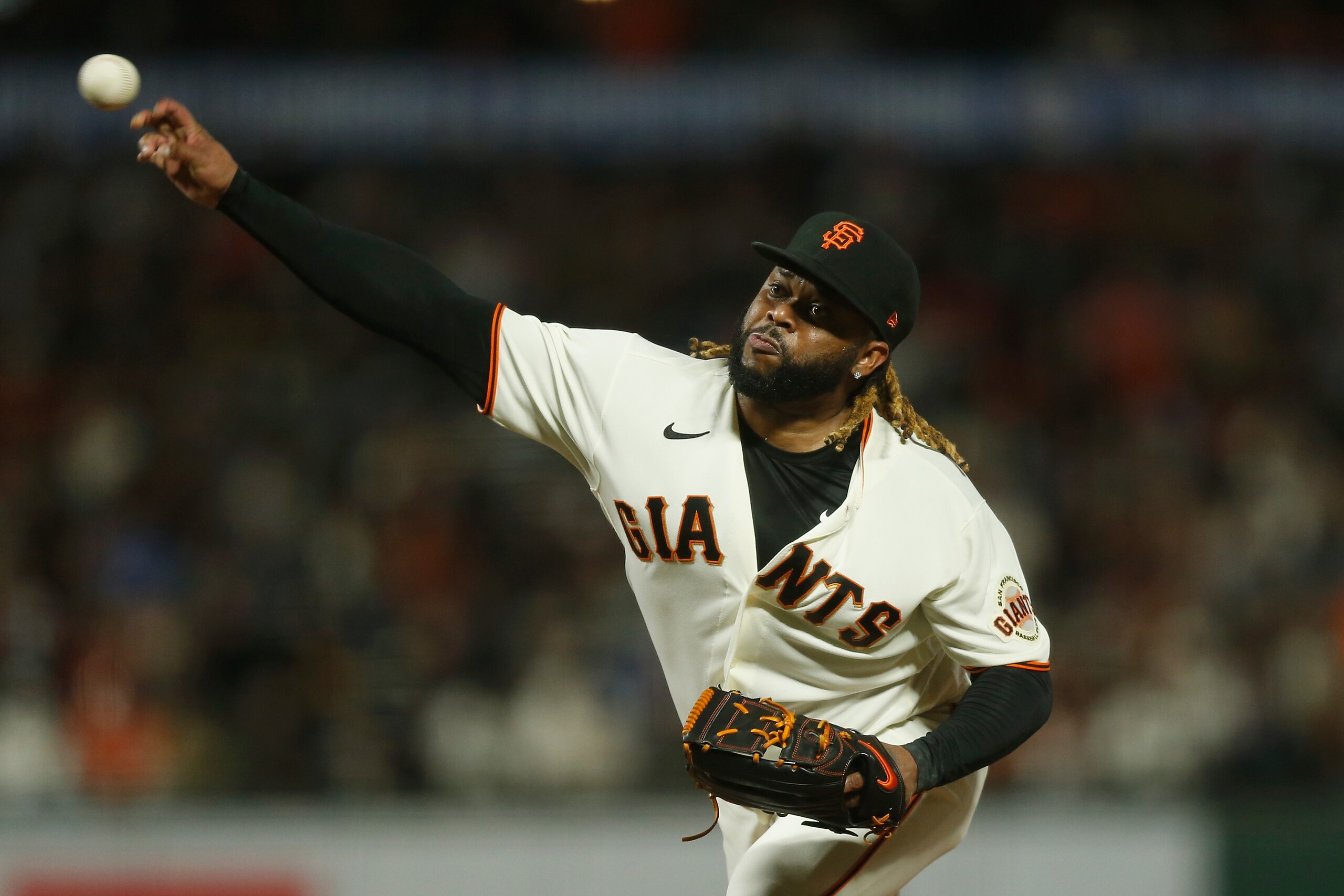 SAN FRANCISCO, CALIFORNIA - SEPTEMBER 30: Johnny Cueto #47 of the San Francisco Giants pitches against the Arizona Diamondbacks at Oracle Park on September 30, 2021 in San Francisco, California. (Photo by Lachlan Cunningham/Getty Images)