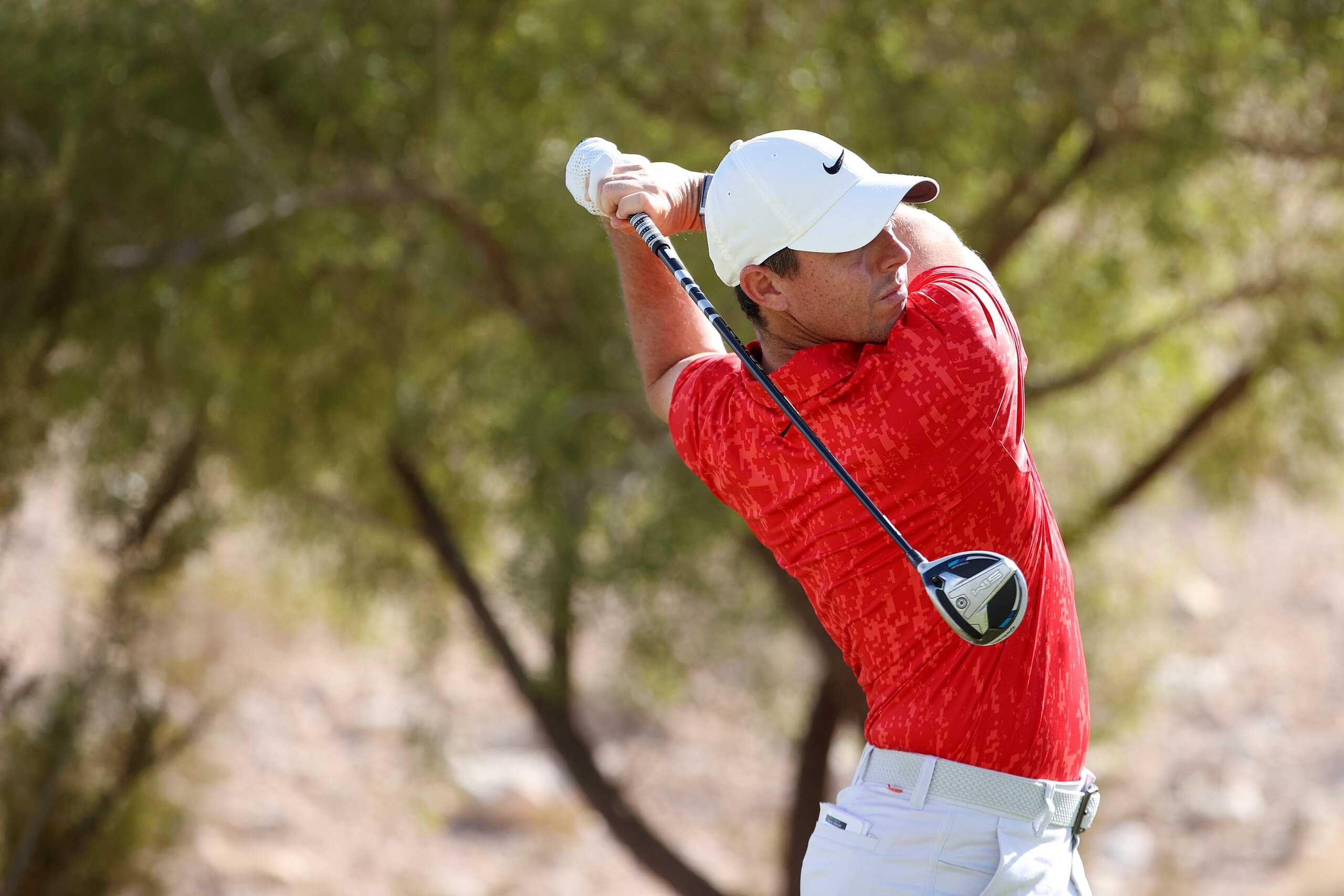 LAS VEGAS, NEVADA - OCTOBER 17: Rory McIlroy of Northern Ireland plays his shot from the eighth tee during the final round of THE CJ CUP @ SUMMIT at The Summit Club on October 17, 2021 in Las Vegas, Nevada. (Photo by Christian Petersen/Getty Images)