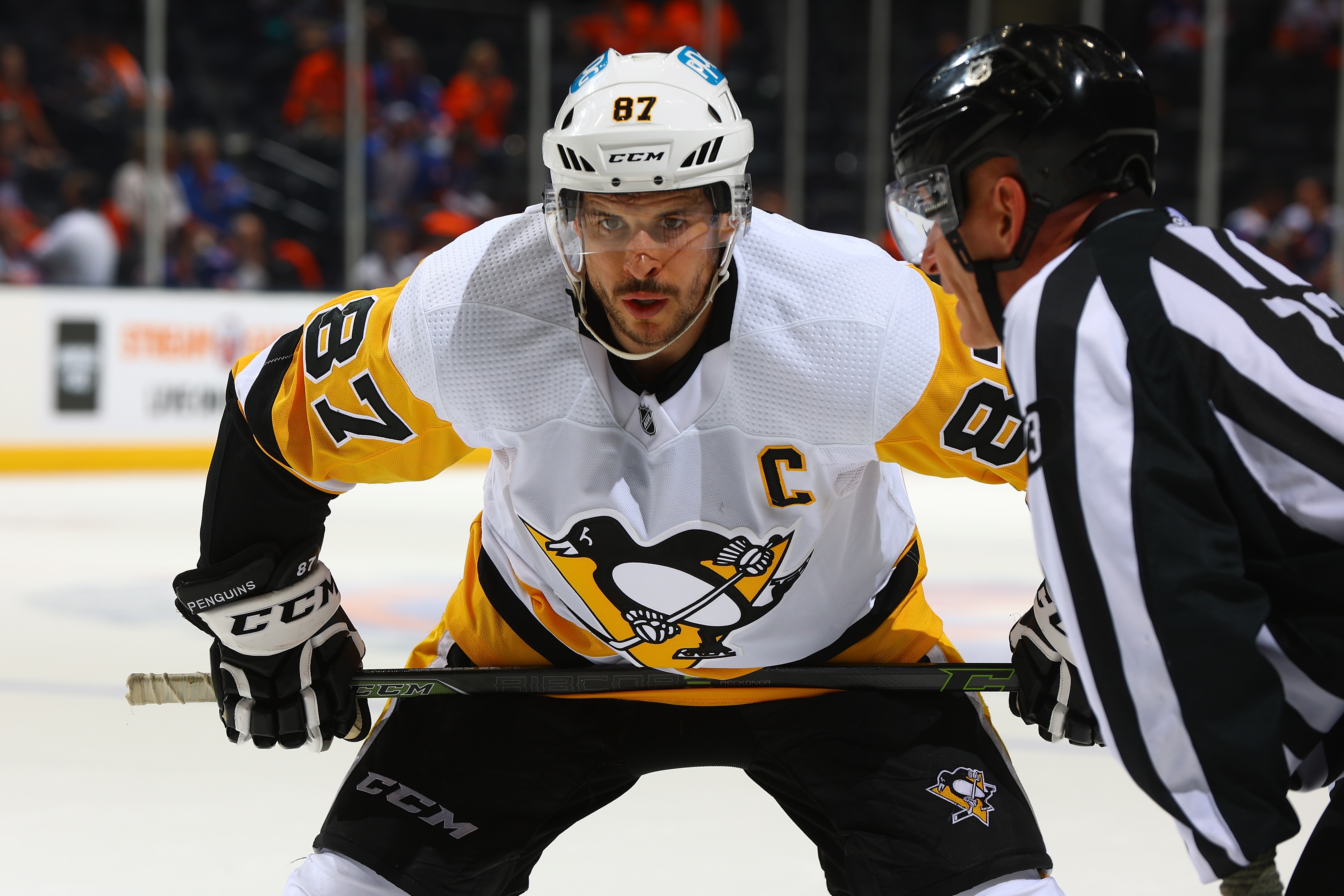 UNIONDALE, NEW YORK - MAY 26: Sidney Crosby #87 of the Pittsburgh Penguins in action against the New York Islanders in Game Six of the First Round of the 2021 Stanley Cup Playoffs at Nassau Coliseum on May 26, 2021 in Uniondale, New York. New York Islanders defeated the Pittsburgh Penguins 5-3. (Photo by Mike Stobe/NHLI via Getty Images)
