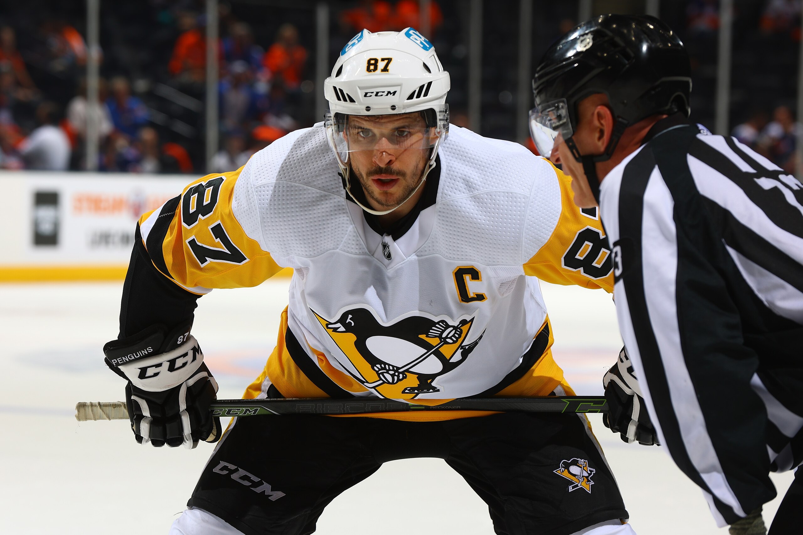 UNIONDALE, NEW YORK - MAY 26: Sidney Crosby #87 of the Pittsburgh Penguins in action against the New York Islanders in Game Six of the First Round of the 2021 Stanley Cup Playoffs at Nassau Coliseum on May 26, 2021 in Uniondale, New York. New York Islanders defeated the Pittsburgh Penguins 5-3. (Photo by Mike Stobe/NHLI via Getty Images)