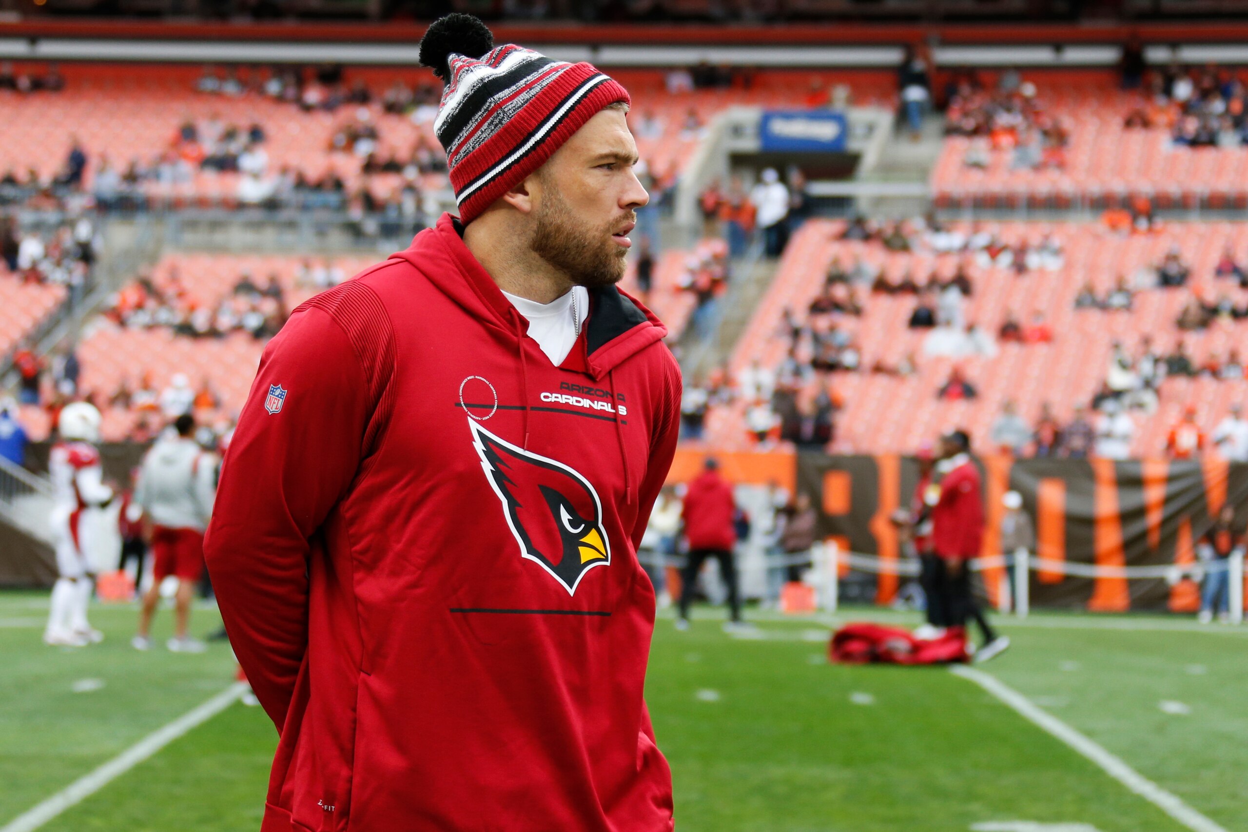 Arizona Cardinals' Zach Ertz watches during warm-ups before an NFL football game against the Cleveland Browns, Sunday, Oct. 17, 2021, in Cleveland. (AP Photo/Ron Schwane)