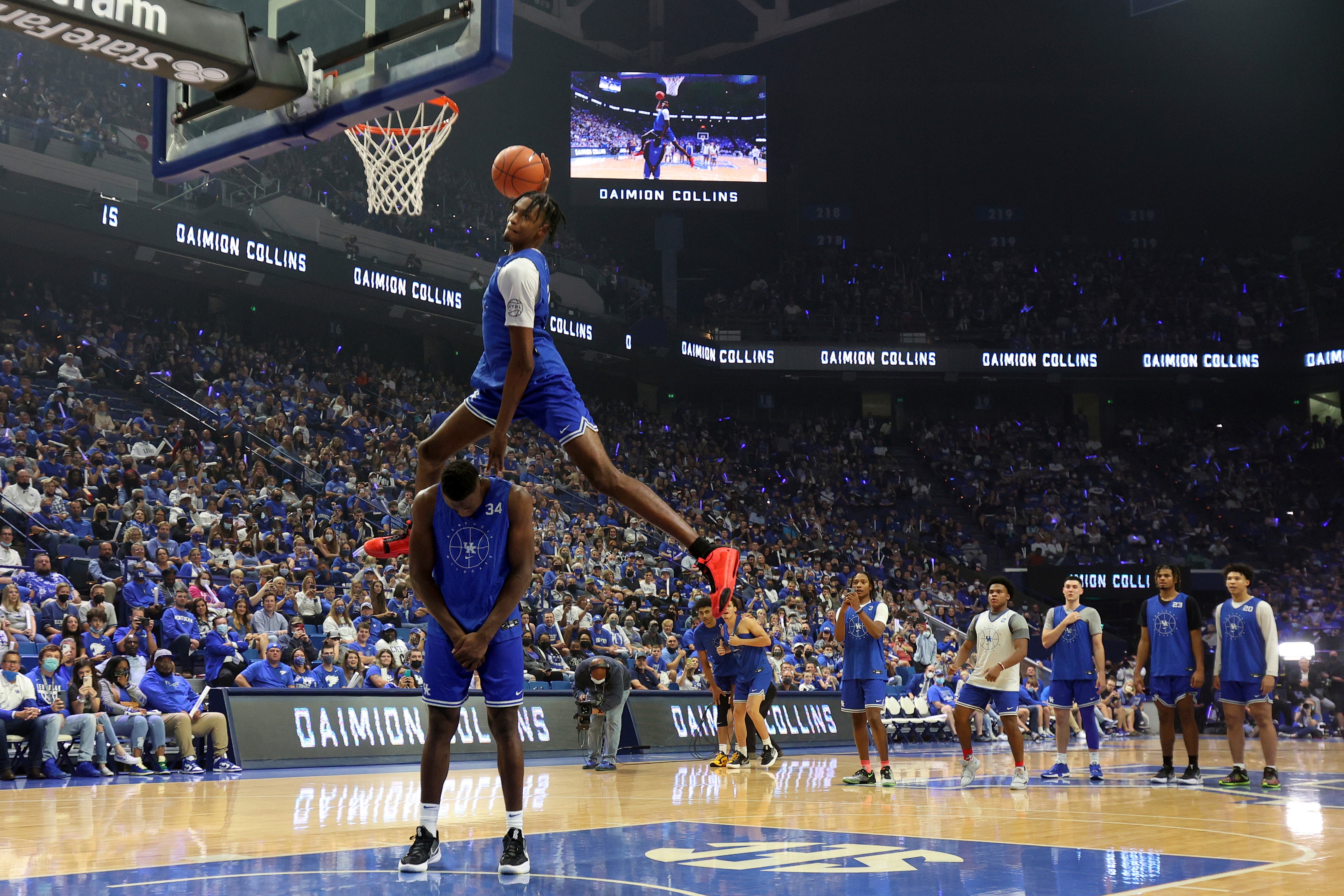 Daimion Collins, top, goes over Oscar Tshiebwe in the dunk contest during Kentucky's NCAA college basketball season kickoff event Big Blue Madness in Lexington, Ky., Friday, Oct. 15, 2021. (AP Photo/James Crisp)