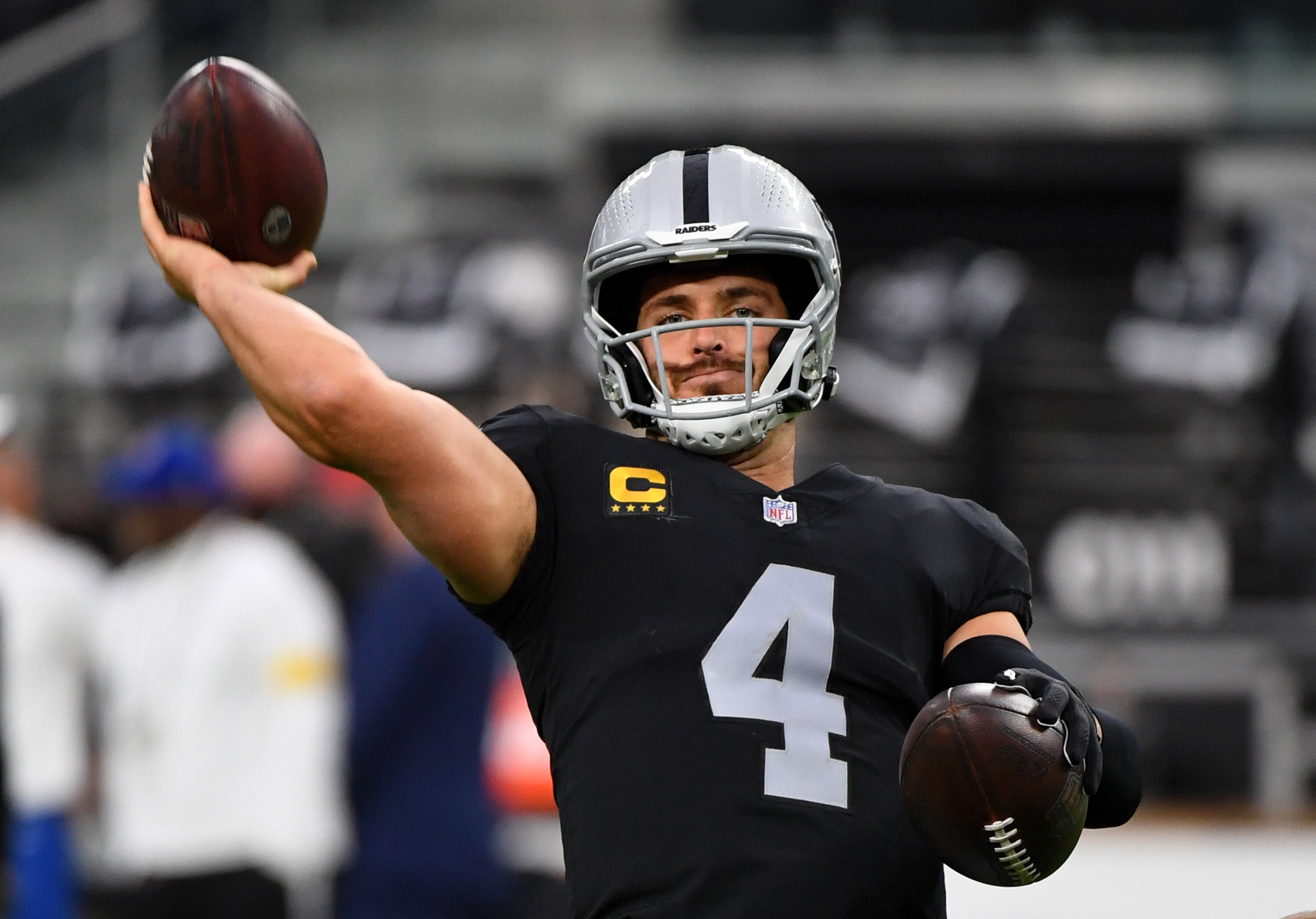 LAS VEGAS, NEVADA - OCTOBER 24: Derek Carr #4 of the Las Vegas Raiders warms up before the game against the Philadelphia Eagles at Allegiant Stadium on October 24, 2021 in Las Vegas, Nevada. (Photo by Sam Morris/Getty Images)