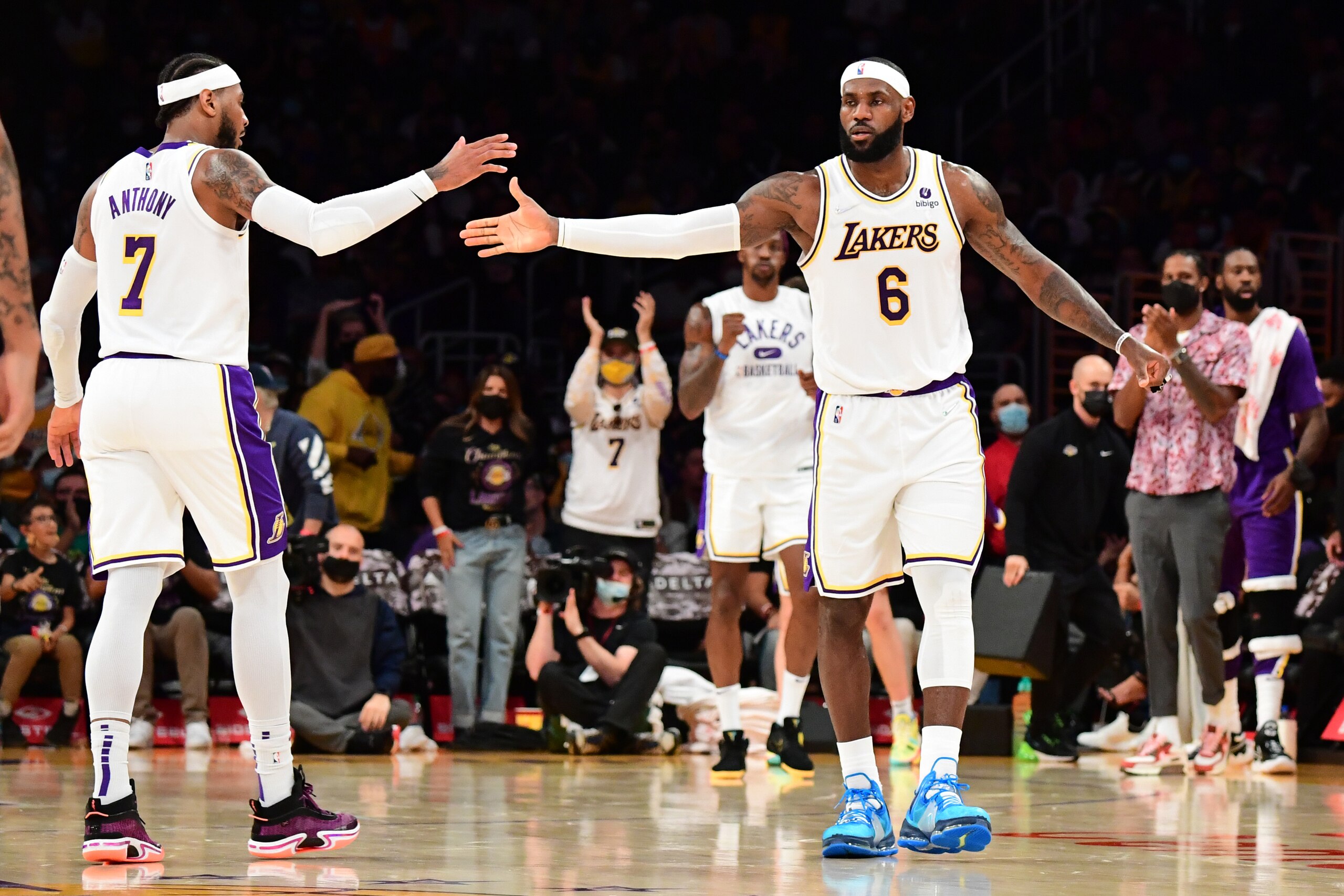 LOS ANGELES, CA - OCTOBER 24: LeBron James #6 of the Los Angeles Lakers high fives Carmelo Anthony #7 of the Los Angeles Lakers during the game against the Memphis Grizzlies on October 24, 2021 at STAPLES Center in Los Angeles, California. NOTE TO USER: User expressly acknowledges and agrees that, by downloading and/or using this Photograph, user is consenting to the terms and conditions of the Getty Images License Agreement. Mandatory Copyright Notice: Copyright 2021 NBAE (Photo by Adam Pantozzi/NBAE via Getty Images) LOS ANGELES, CA - OCTOBER 24: LeBron James #6 of the Los Angeles Lakers high fives Carmelo Anthony #7 of the Los Angeles Lakers during the game against the Memphis Grizzlies on October 24, 2021 at STAPLES Center in Los Angeles, California. NOTE TO USER: User expressly acknowledges and agrees that, by downloading and/or using this Photograph, user is consenting to the terms and conditions of the Getty Images License Agreement. Mandatory Copyright Notice: Copyright 2021 NBAE (Photo by Adam Pantozzi/NBAE via Getty Images)